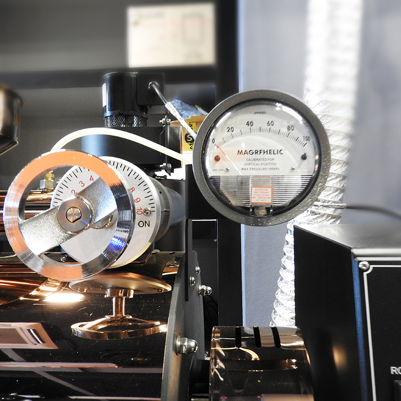 เครื่องคั่วกาแฟ 2 กิโลกรัม แก๊ส มีระบบเชื่อมต่อคอมพิวเตอร์เพื่อควบคุมการคั่ว