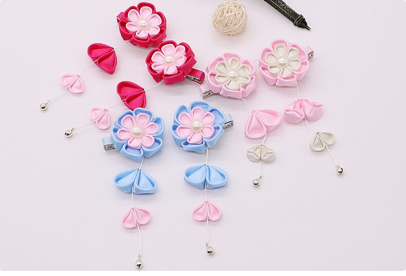 (No. 59) (ขายเป็นคู่) กิ้บติดผมสไตล์ สีฟ้า/ชมพูจีน ดอกไม้ผ้า 3 ดอกเรียง