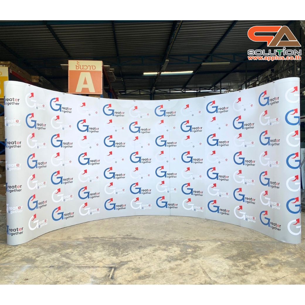 BACK DROP ฉากแบคดรอป รุ่นมน แบบโค้ง โครงอะลูมิเนียม ถอดประกอบได้ พร้อมงานพิมพ์+โคมไฟ พร้อมกระเป๋าล้อลาก 1 ใบ