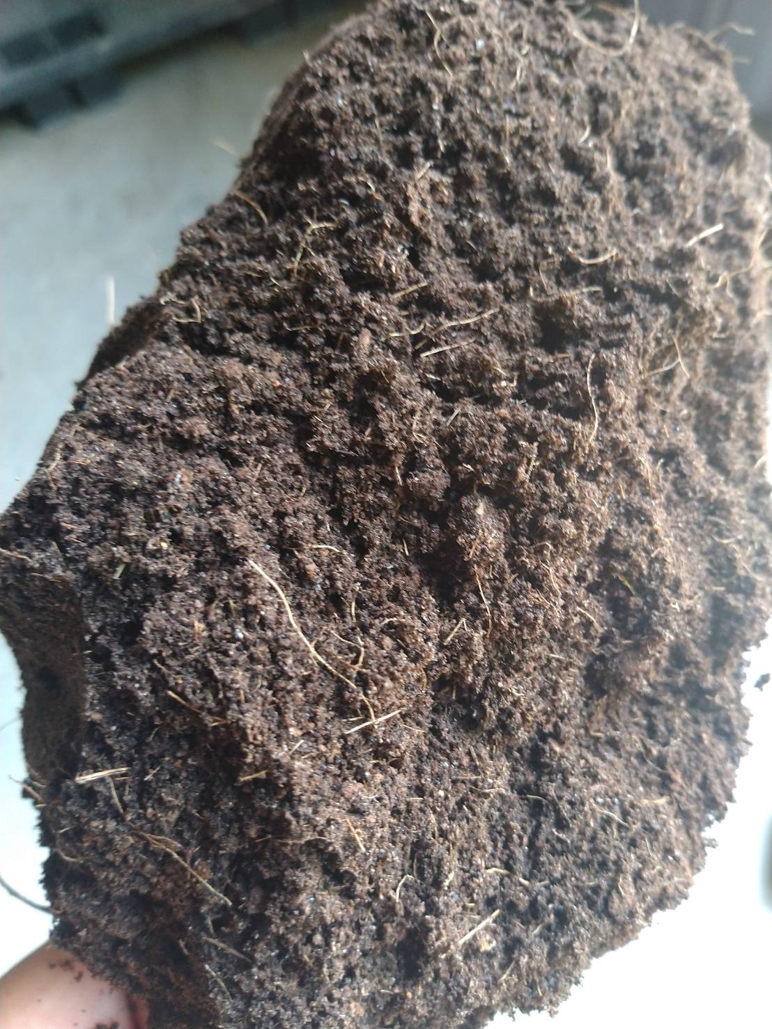 ขุยมะพร้าว E-Coco ชนิด Treat ผสมปุ๋ยอ่อนๆ 2 กก./ถุง