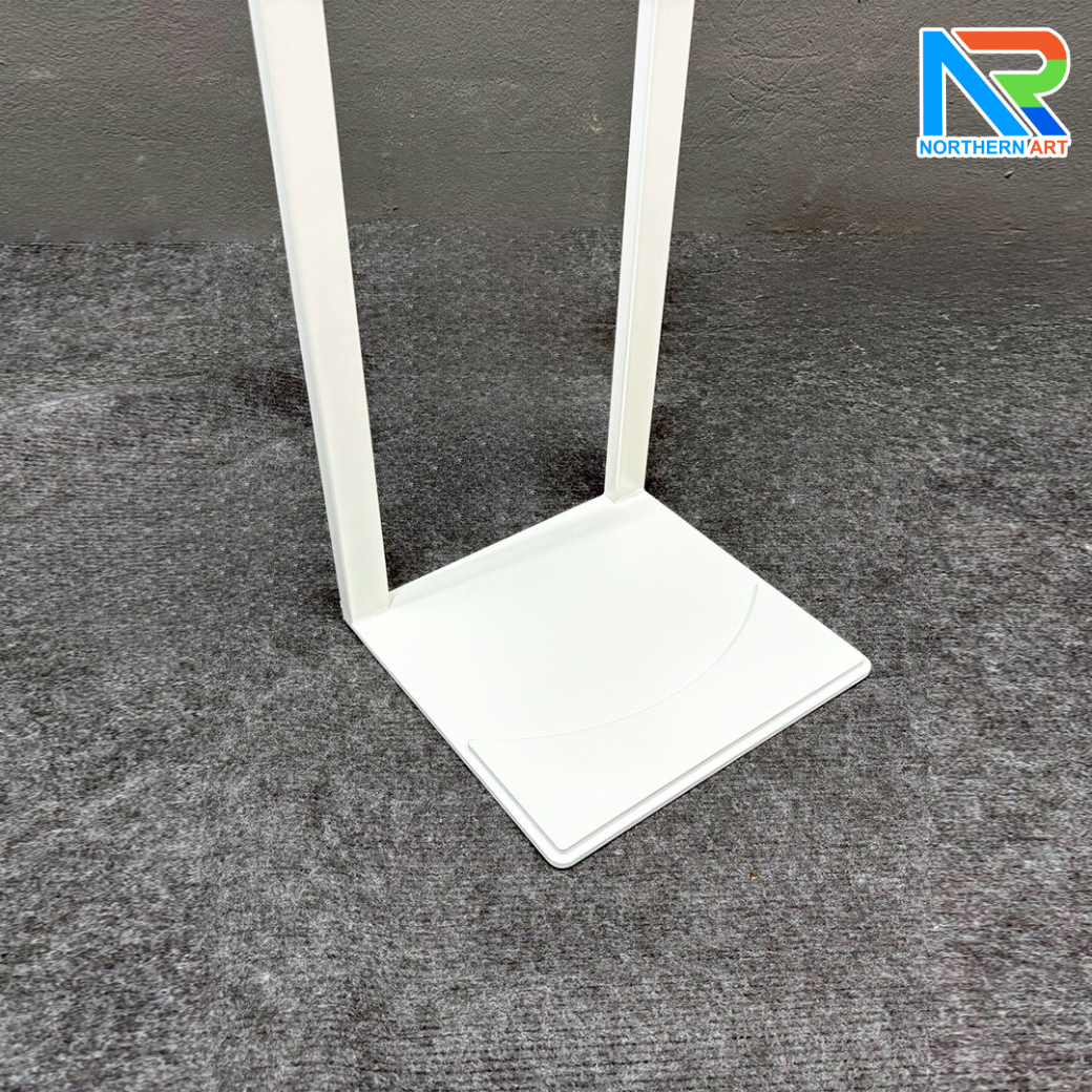 โปสเตอร์สแตนด์ตั้งพื้น รุ่นโชว์รูมรถ ขนาด A4 สอดงานพิมพ์ด้านบน วัสดุเหล็ก สีขาว มั่นคงแข็งแรง