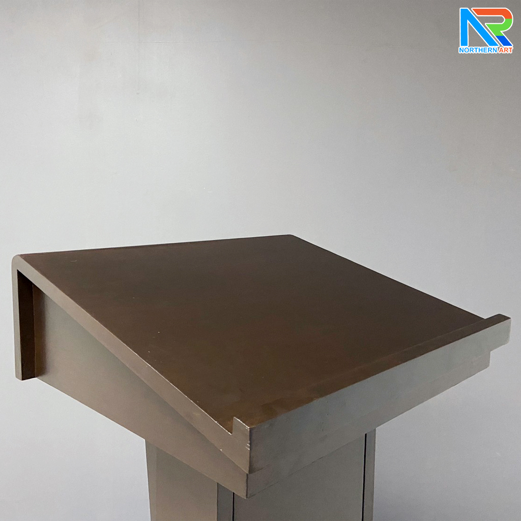 โพเดียมไม้ สีโอ๊ค ทรงโมเดิร์น TOP เอียง ขนาด (W)58 x (L)46 cm. สูง 114 cm. พร้อมตู้ใส่ของ มีกุญแจล็อค