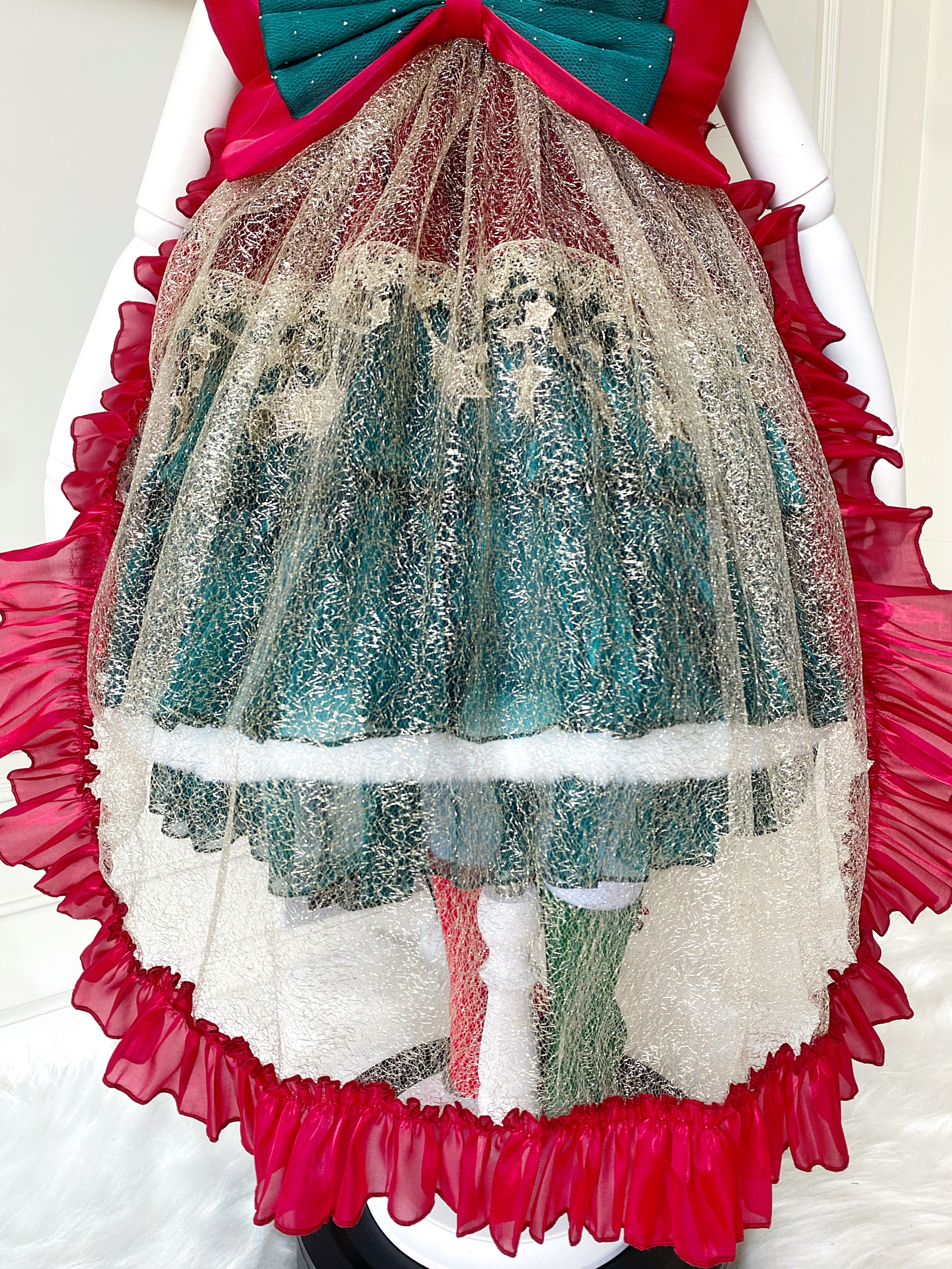 (เซต 4 ชิ้น) เซตเดรสคริสต์มาสงานไฮพรีเมี่ยม ธีมต้น X'mas สีเขียวแดง (เดรส+โบว์หลัง+ที่ติดผมทรงหมวก+ถุงเท้า) Christmas