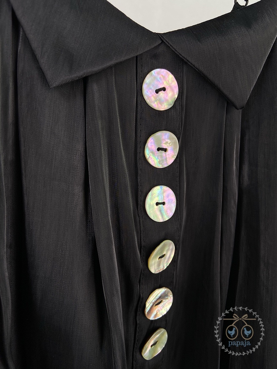 แม๊กซี่เดรสสายเดี่ยวสีดำ ดีเทลแต่งปกเชิ๊ต