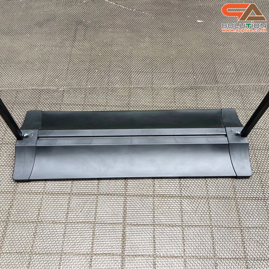 ป้ายตั้งพื้น รุ่นแขวน ฐานพลาสติกขึ้นรูป ขนาด 80x180 ซม. โครงเหล็กสีดำพร้อมขอแขวน 4 มุม ถอดประกอบได้ เคลื่อนย้ายสะดวก