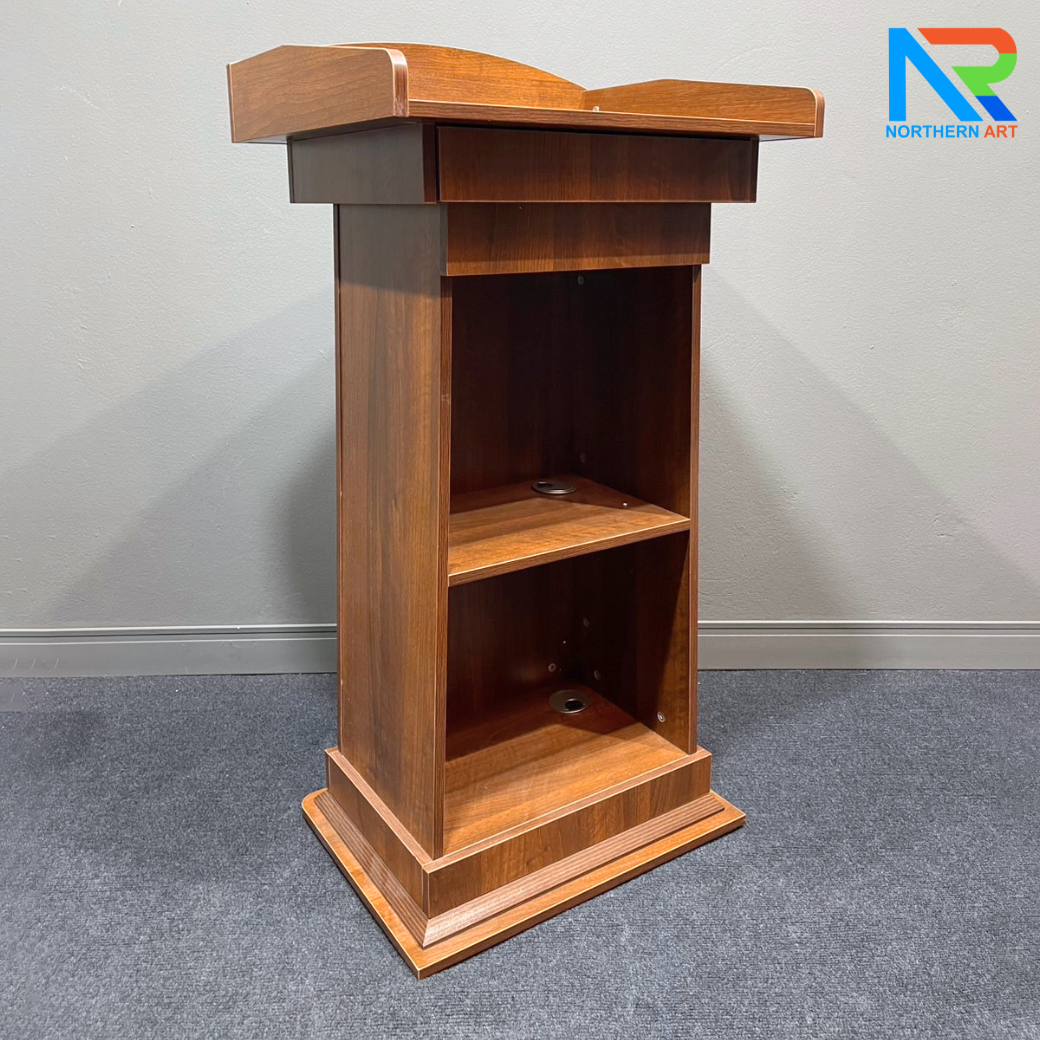 โพเดียมไม้ ลายไม้สีสัก ขนาด (W)60 x (D)50 x (H)110 cm. พร้อมชั้นวางของ