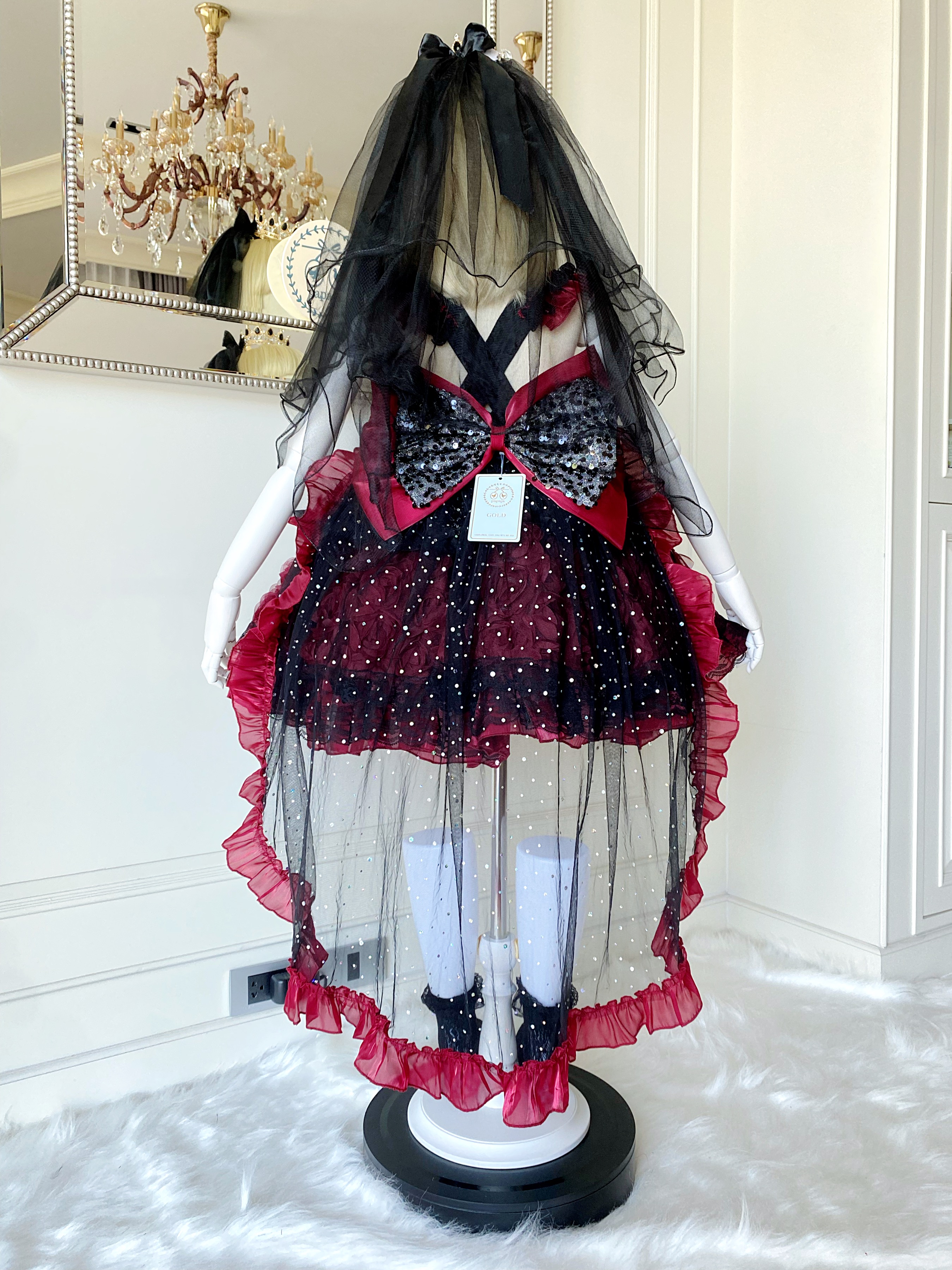 (HW) (เซต 4 ชิ้น) ชุดคอสเพลย์ งานไฮพรีเมี่ยม สไตล์โลลิต้า ควีนฮาโลวีน โทนดำแดงครบเซต (ชุด+สร้อย+มงกุฏ+ถุงเท้า)