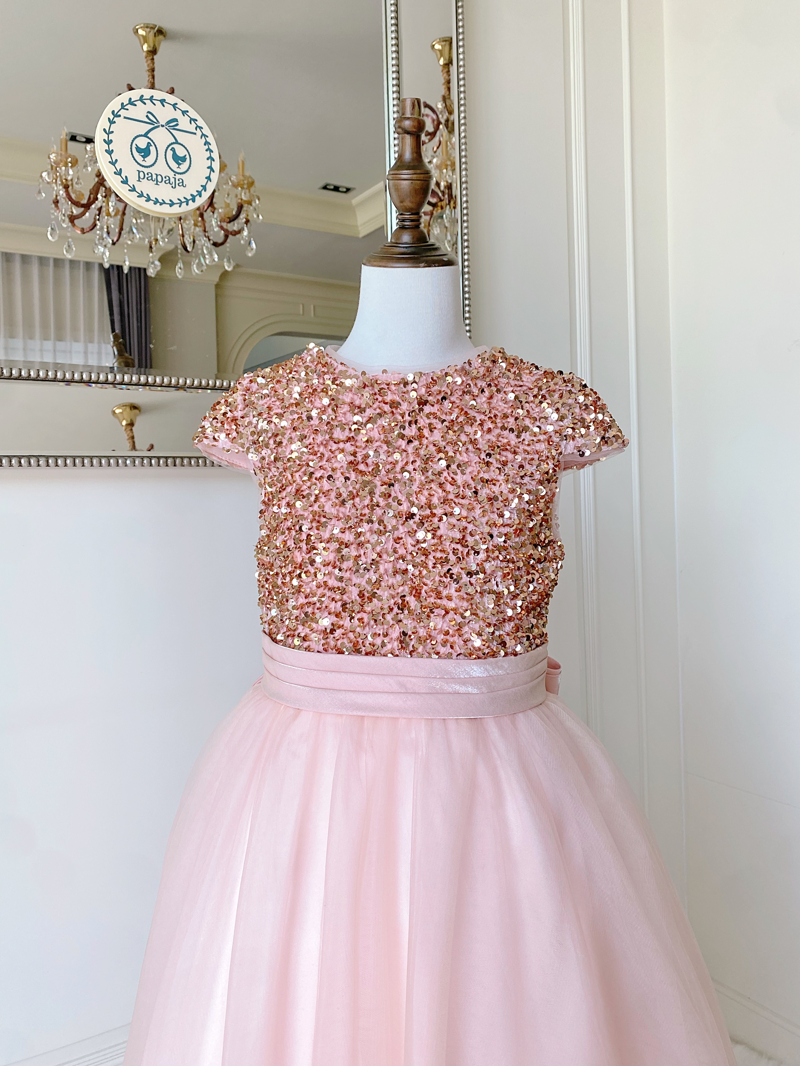 เดรสออกงานราตรียาวแขนล้ำ สีชมพูพีช (งานไฮพรีเมี่ยม) ด้านบนปักเลื่อม ช่วงกระโปรงผ้าโปร่งซอฟท์ๆ ละมุน