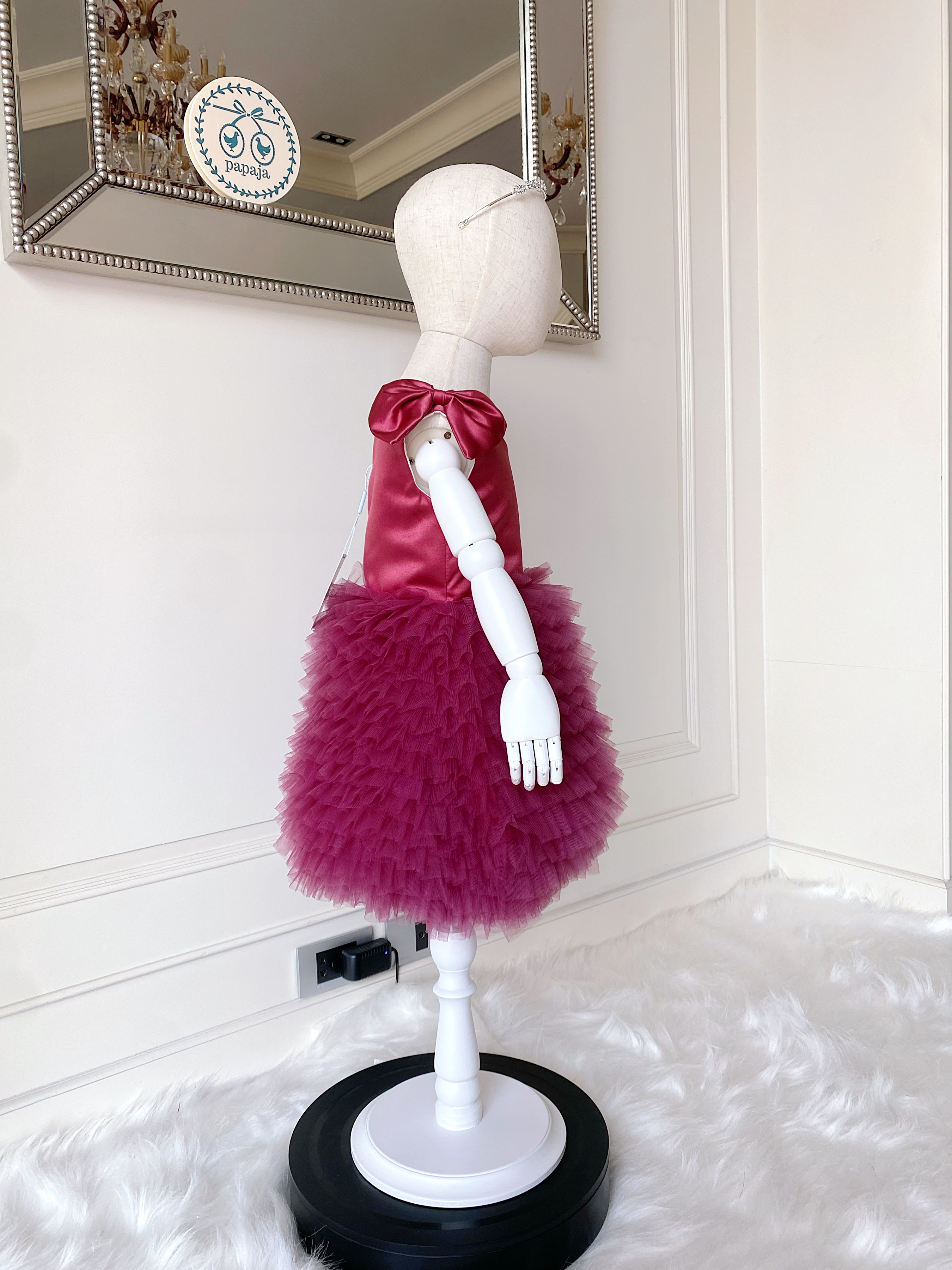 เดรสราตรีสั้นสีชมพูบานเย็น ดีเทลไหล่เดียวตกแต่งโบว์ กระโปรงฟูน่ารัก