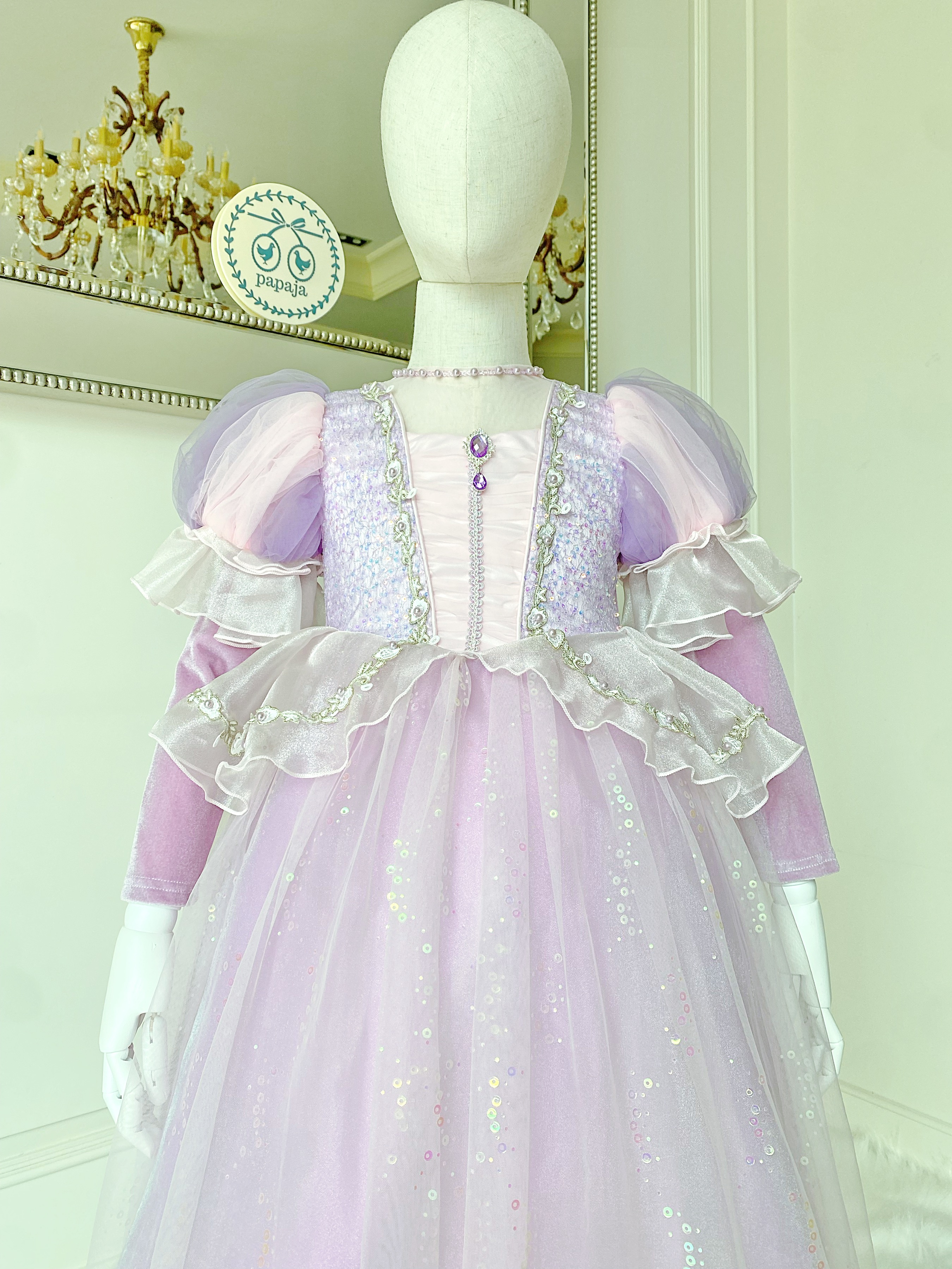 ชุดเจ้าหญิงราพันเซล แขนยาว ปักเลื่อมและเดินเส้นลูกไม้ สวยหรูมาก