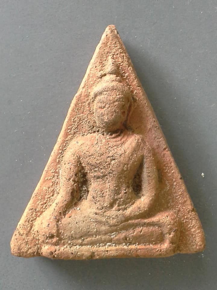 A125 พระนางพญาเสน่ห์จันทน์ กรุวัดตาเถรขึงหนัง-กรุวัดต้นจันทน์