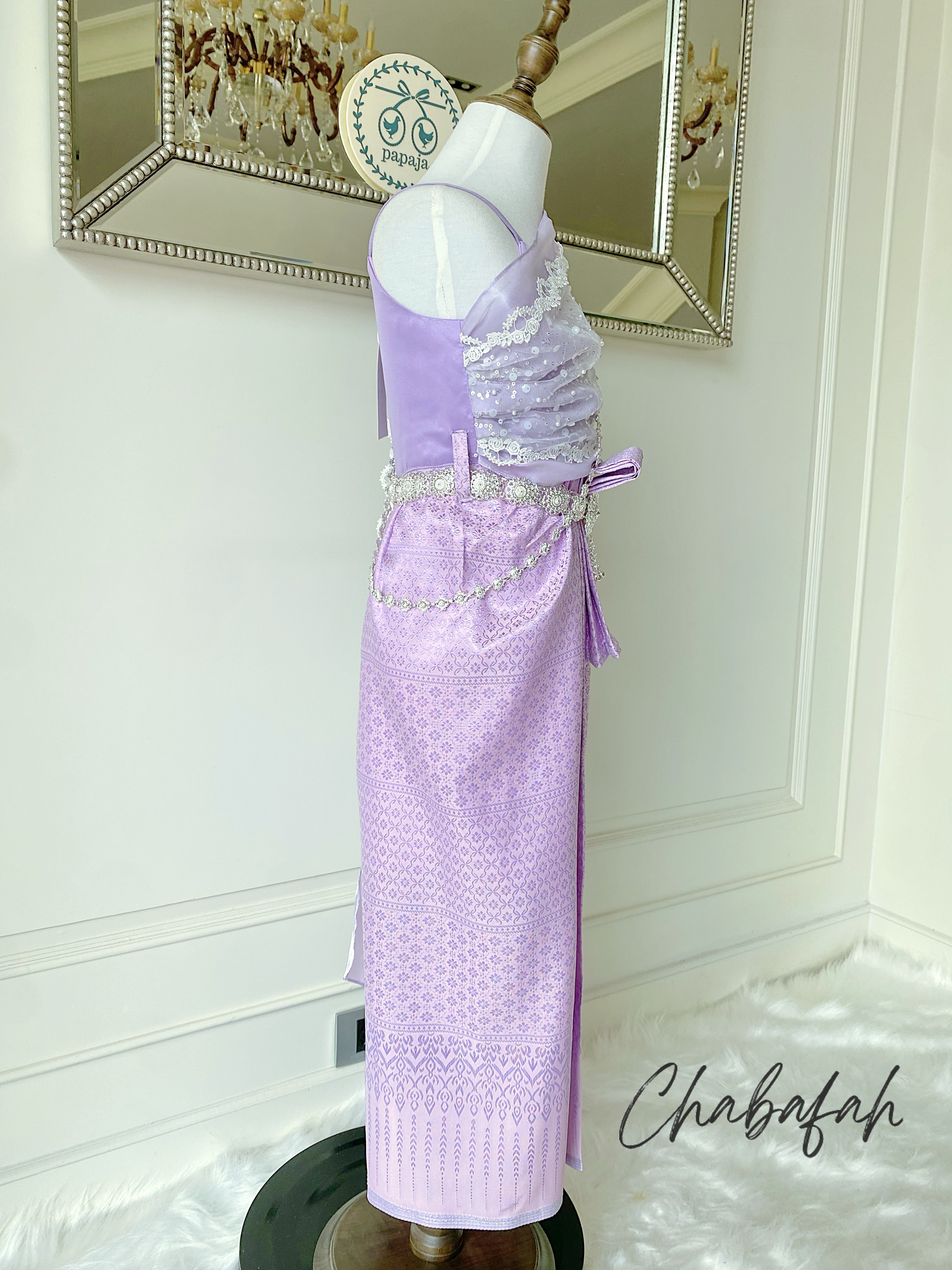 เดรสชุดไทยสไบเฉียง สีม่วงพาสเทล แบรนด์ Chabafah พร้อมเครื่องประดับ 3 ชิ้น
