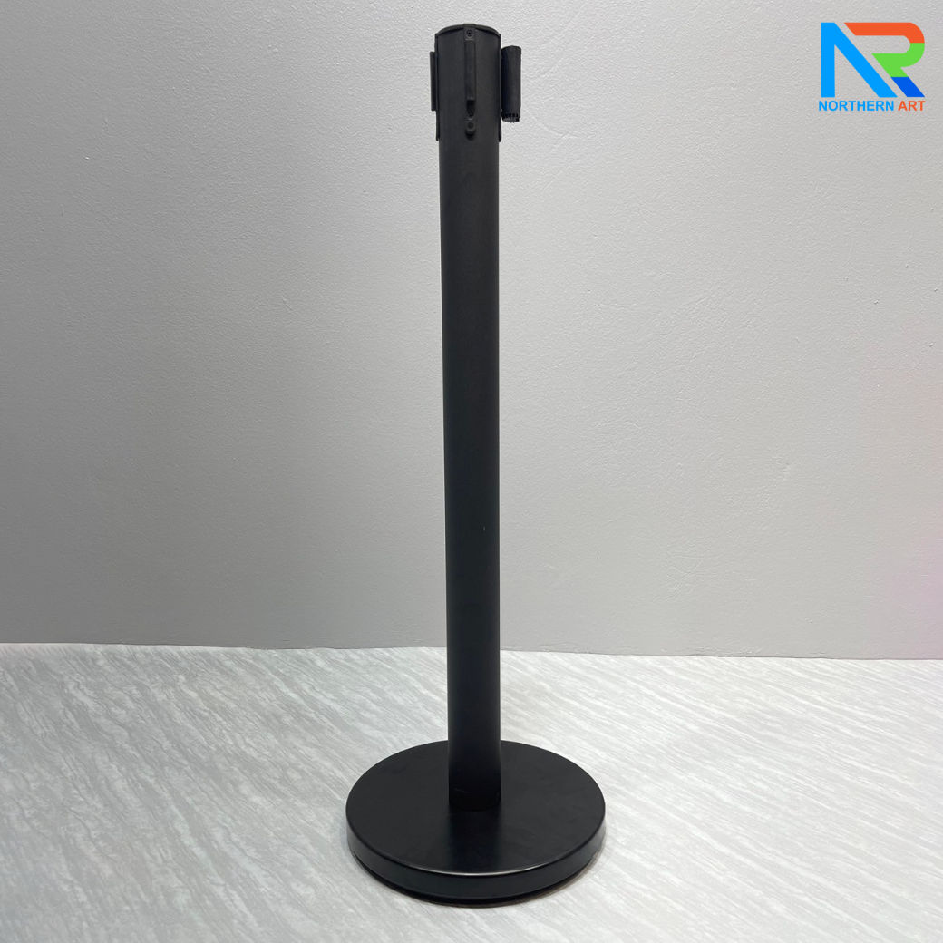 เสากั้นบริเขต เหล็กสีดำ พร้อมสายผ้าดึงกลับอัตโนมัติสีแดง