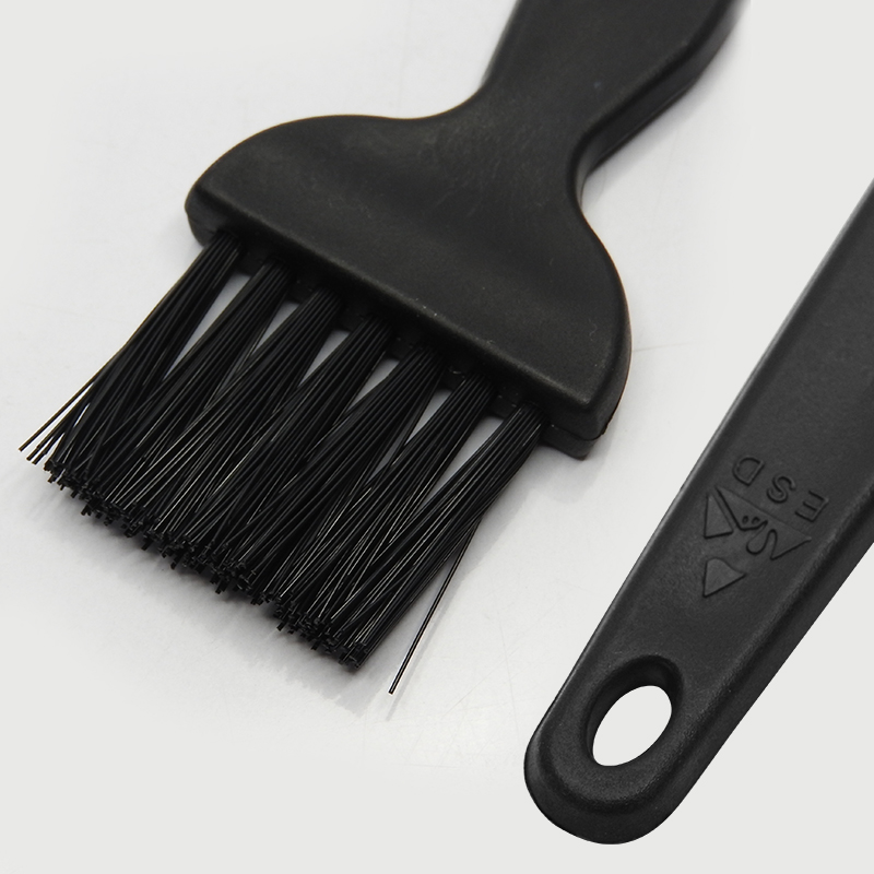 Powder brush to reduce static electricity