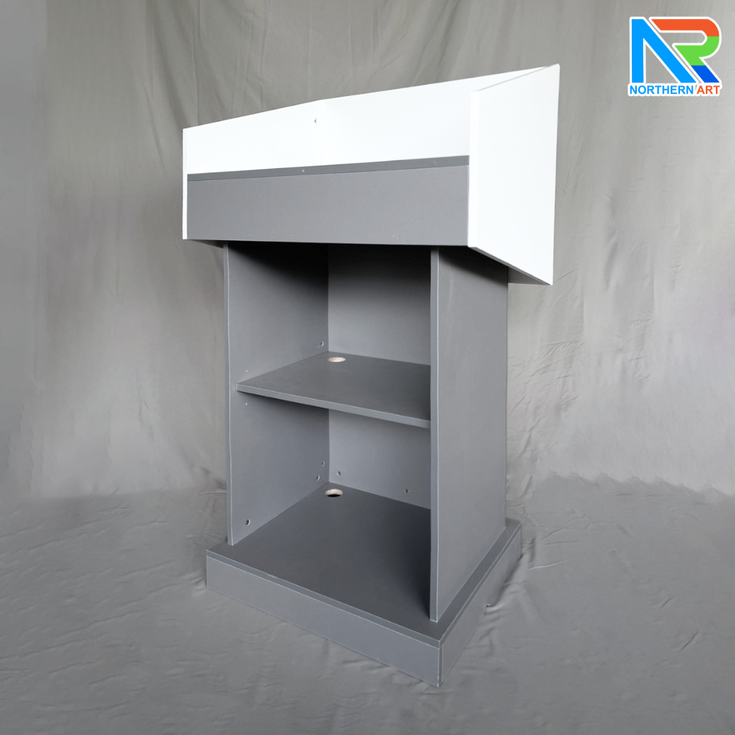 โพเดียมไม้MDF ทูโทน สีขาว และสีเทา ขนาด (W)73 x (L)54 x (H)117 cm. พร้อมชั้นวาง