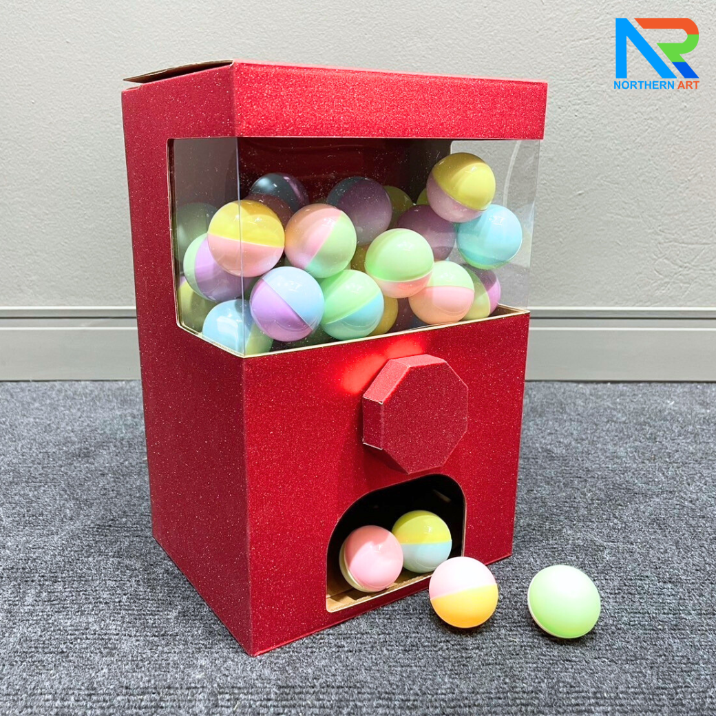 เกมส์หมุนบอล จับรางวัล ตั้งโต๊ะ กล่องสีแดง ขนาด 23 x 18 x 35 cm. พร้อมลูกบอลใส่ฉลาดขนาด 45 มม. จำนวน 40 ลูก