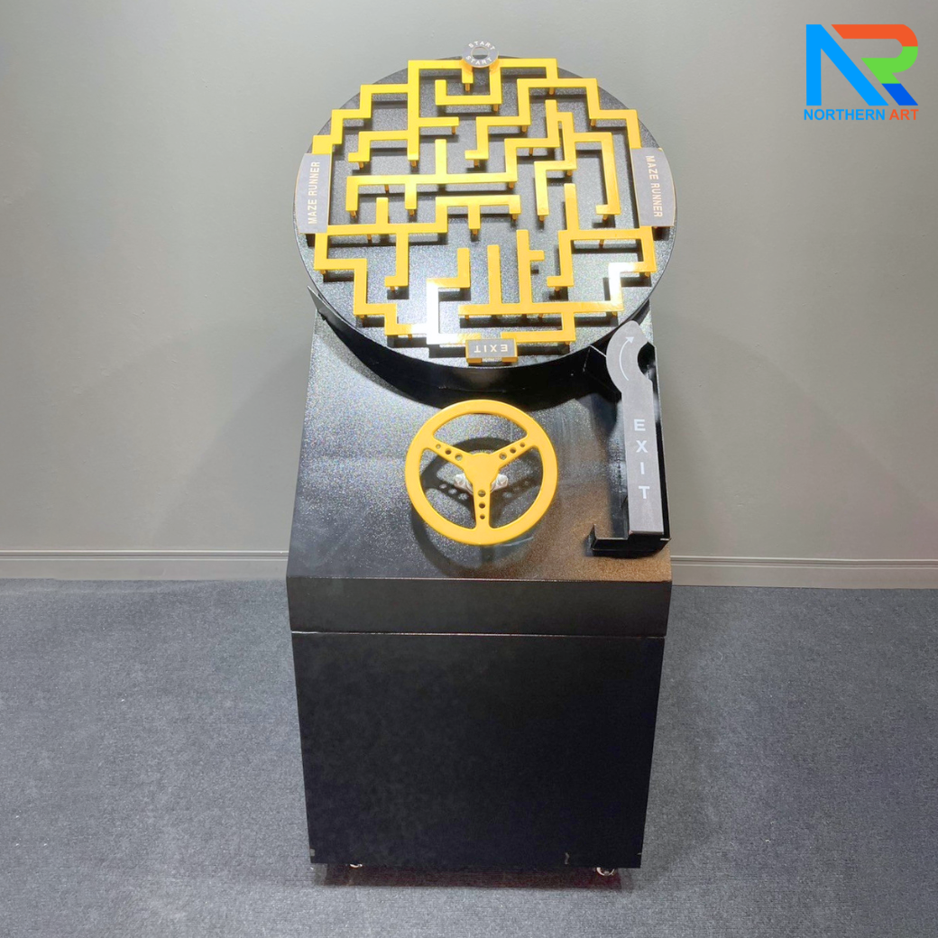 เกมส์เขาวงกต รุ่นพวงมาลัยรถ ขนาด (W)70 x (D)60 x (H)145 cm. โครงเหล็กพ่นสีอุตสาหกรรมพร้อมล้อเลื่อน ลูกแก้วคละสี 5 ลูก