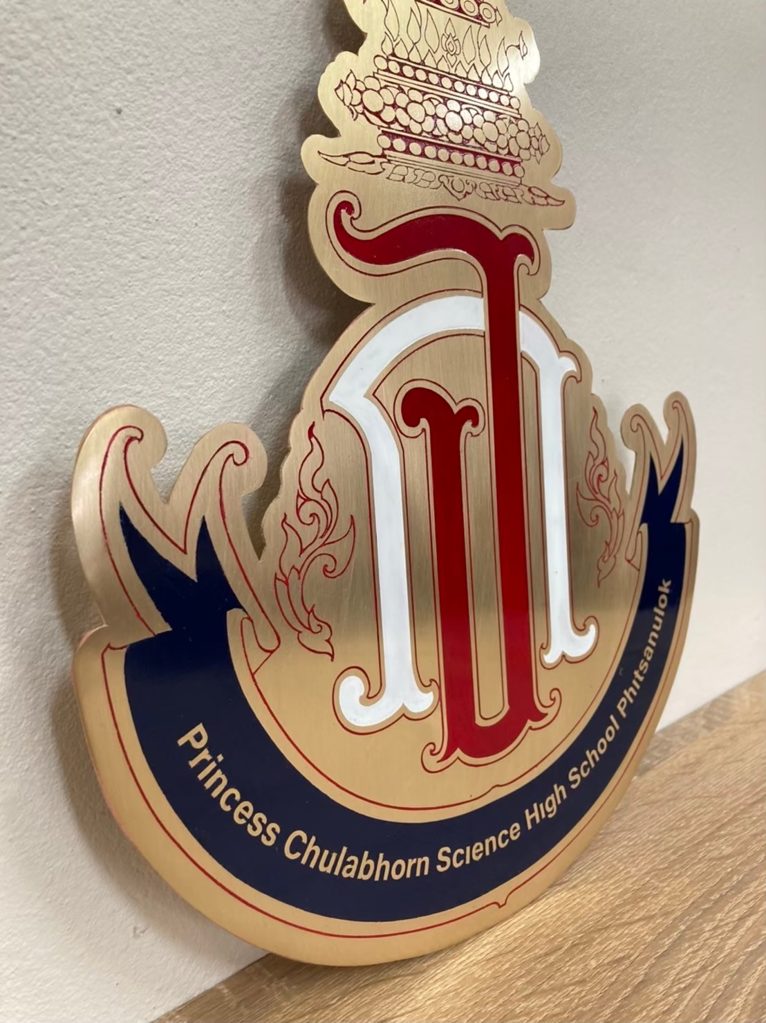 โลโก้โพเดียม โลโก้กัดกรด โลโก้หน่วยงาน กัดกรด วัสดุทองเหลือง UV PRINT หรือกัดกรด สั่งผลิตตามขนาดและแบบที่ต้องการ