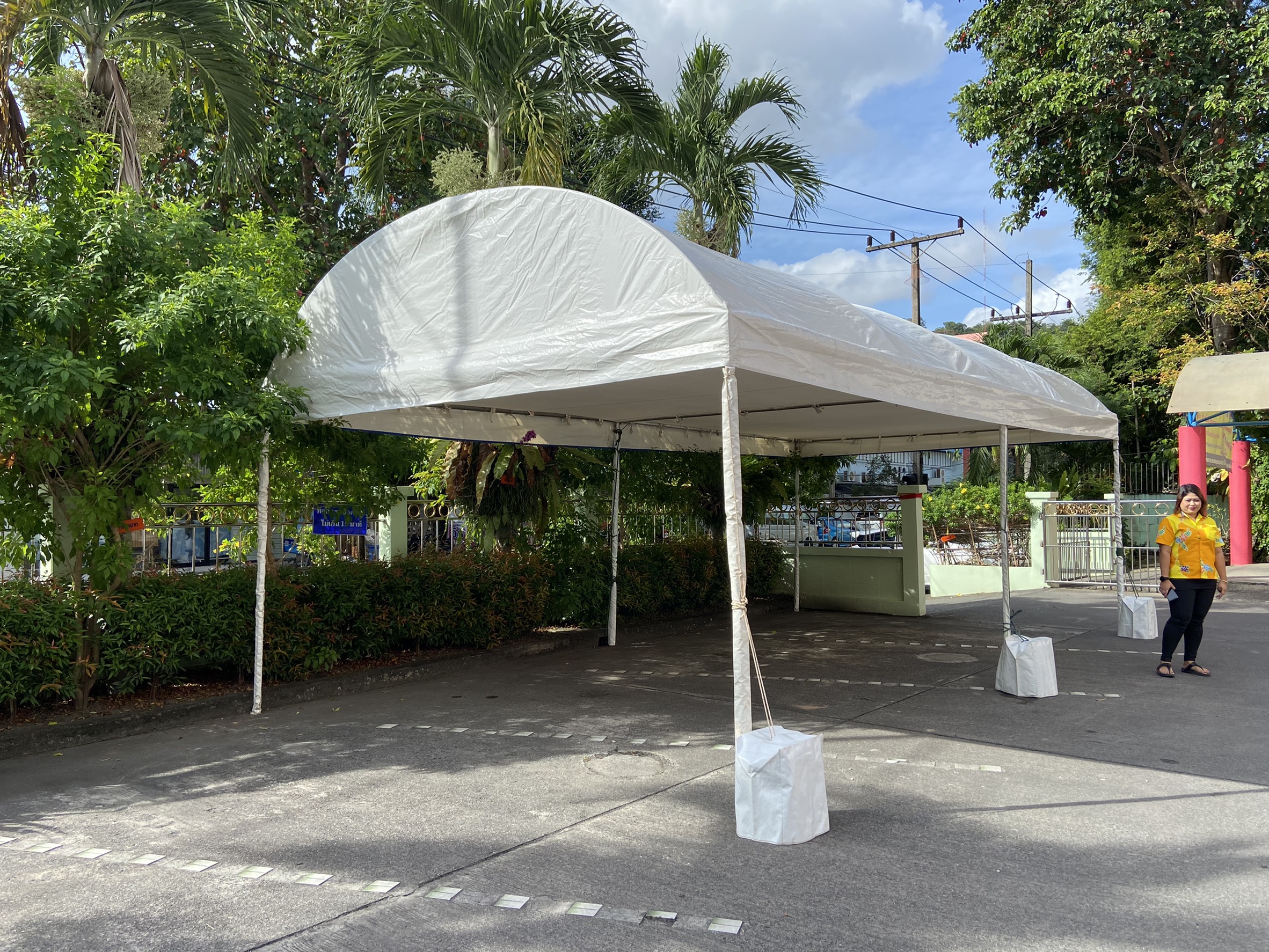 เต็นท์เช่าขนาดกว้าง4ยาว8เมตร(4x8) ทรงโค้งสีขาวเหมาะสำหรับงานจัดงานทุกประเภท