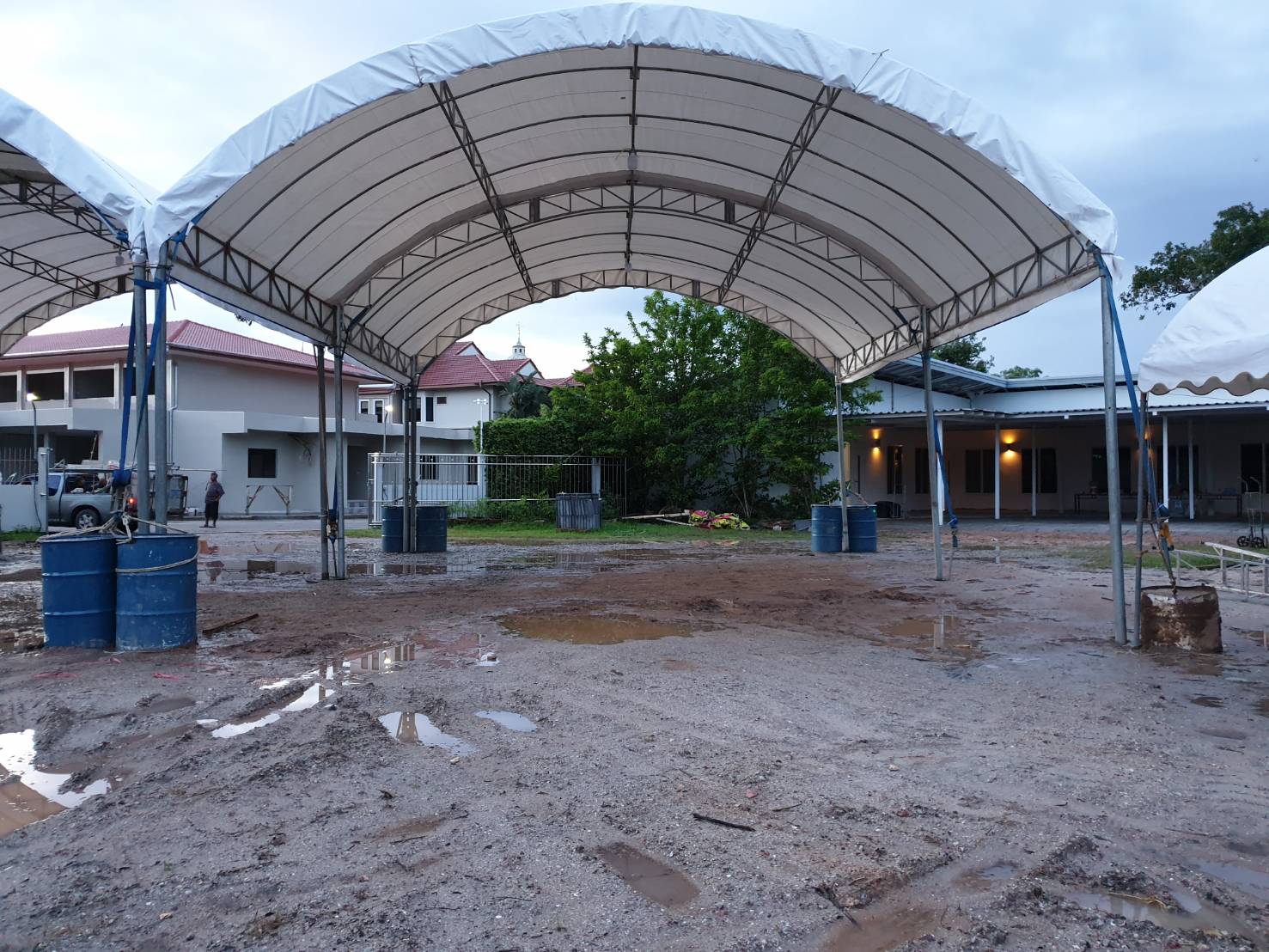 เต็นท์โดม ขนาดกว้าง 8 เมตร ความยาวไม่จำกัด ทรงโค้งสีขาวเหมาะสำหรับงานจัดงานทุกประเภท