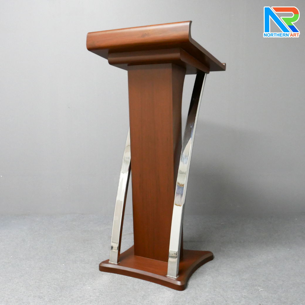 โพเดียมไม้ สีโอ๊คแดง ตกแต่งสแตนเลสเกรด304 ขนาด (W) 55 x (L) 50 x (H) 120 cm.