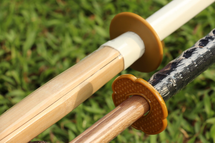 ดาบไม้ Kendo วัสดุไม้ไผ่ Shinai 4 ชิ้น หุ้มหนังสำหรับฝึกและแข่งขัน ขนาด 48 นิ้ว