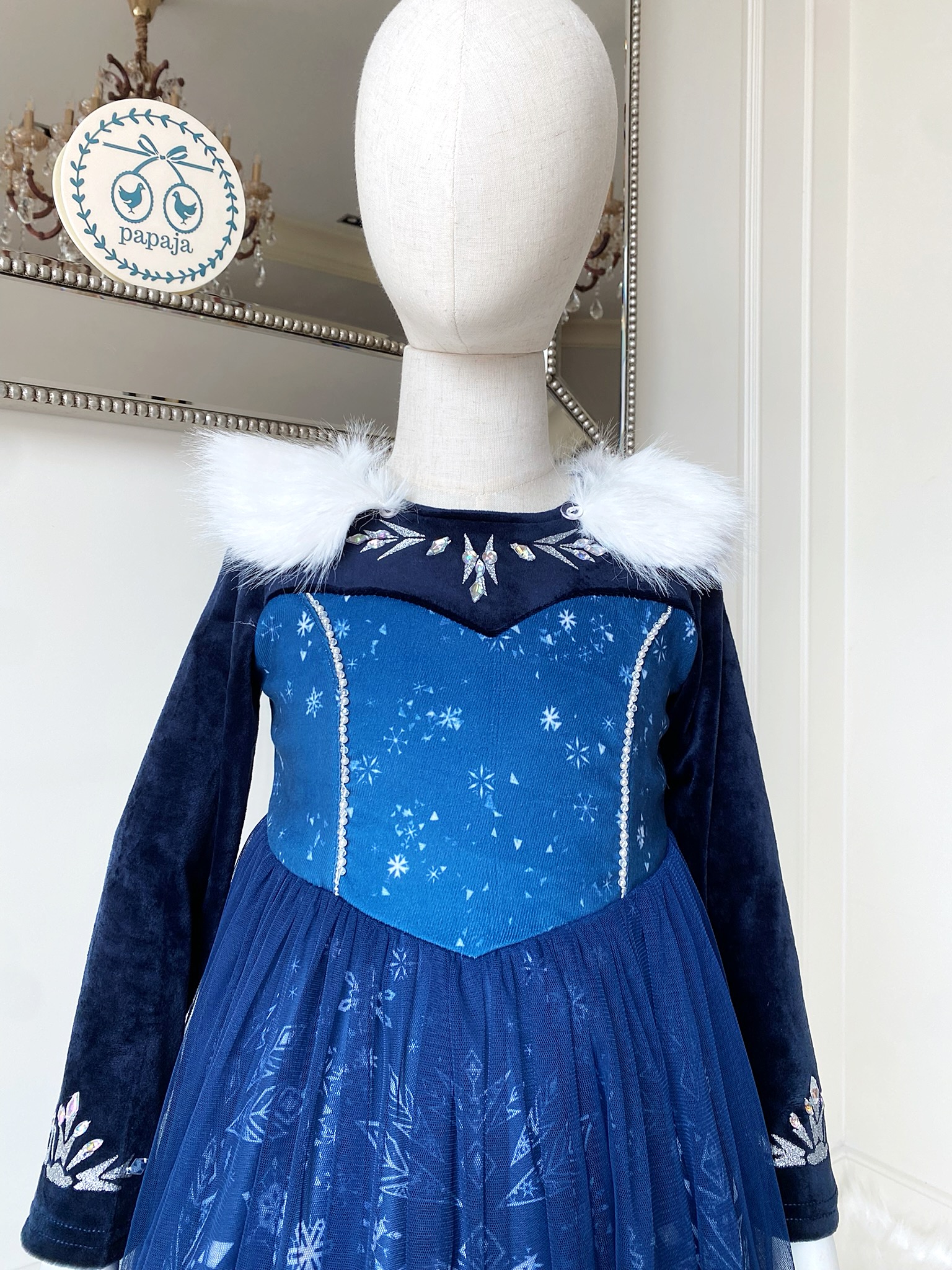 ชุดเจ้าหญิงเอลซ่าสีน้ำเงินเข้ม บุขนฟรีซกันหนาวอย่างดี มีปกขนสีขาวถอดออกได้