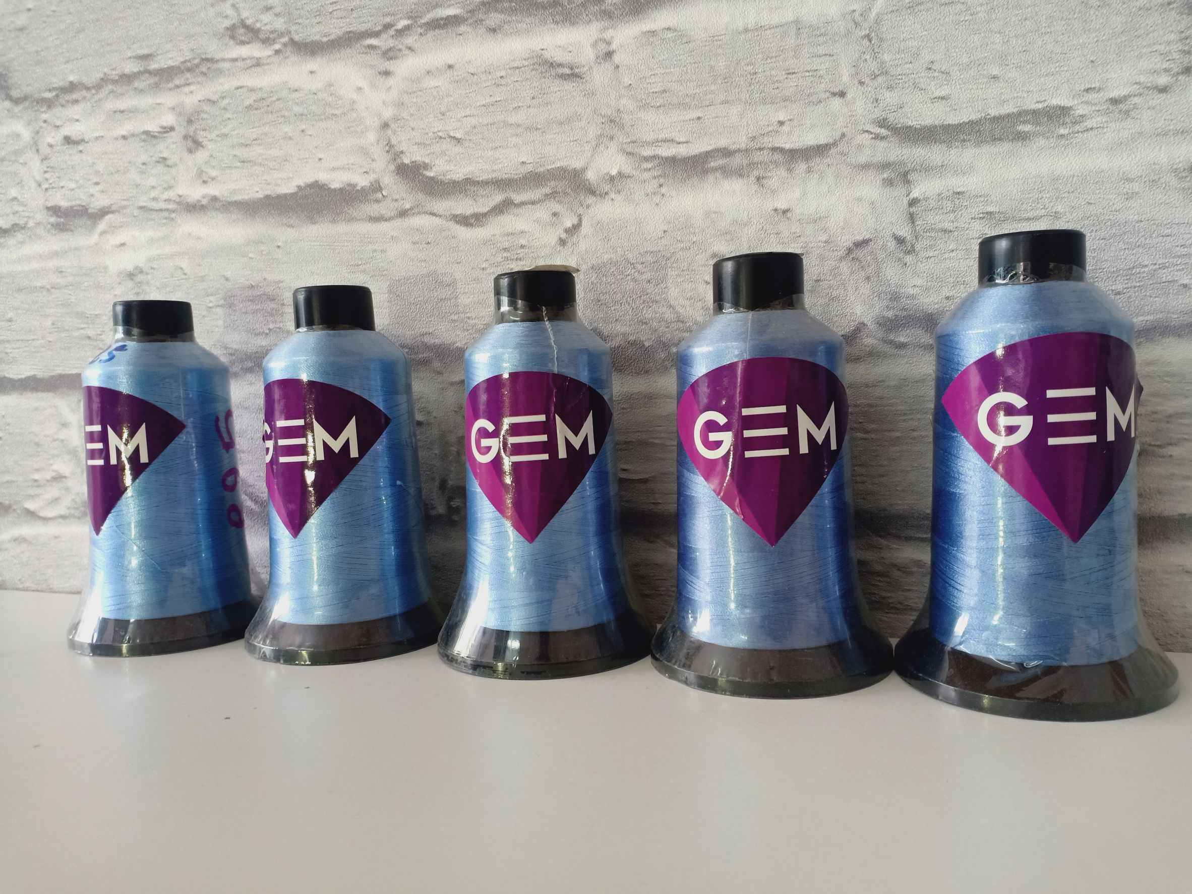 ไหมปักยี่ห้อสีฟ้าหม่นGEM
