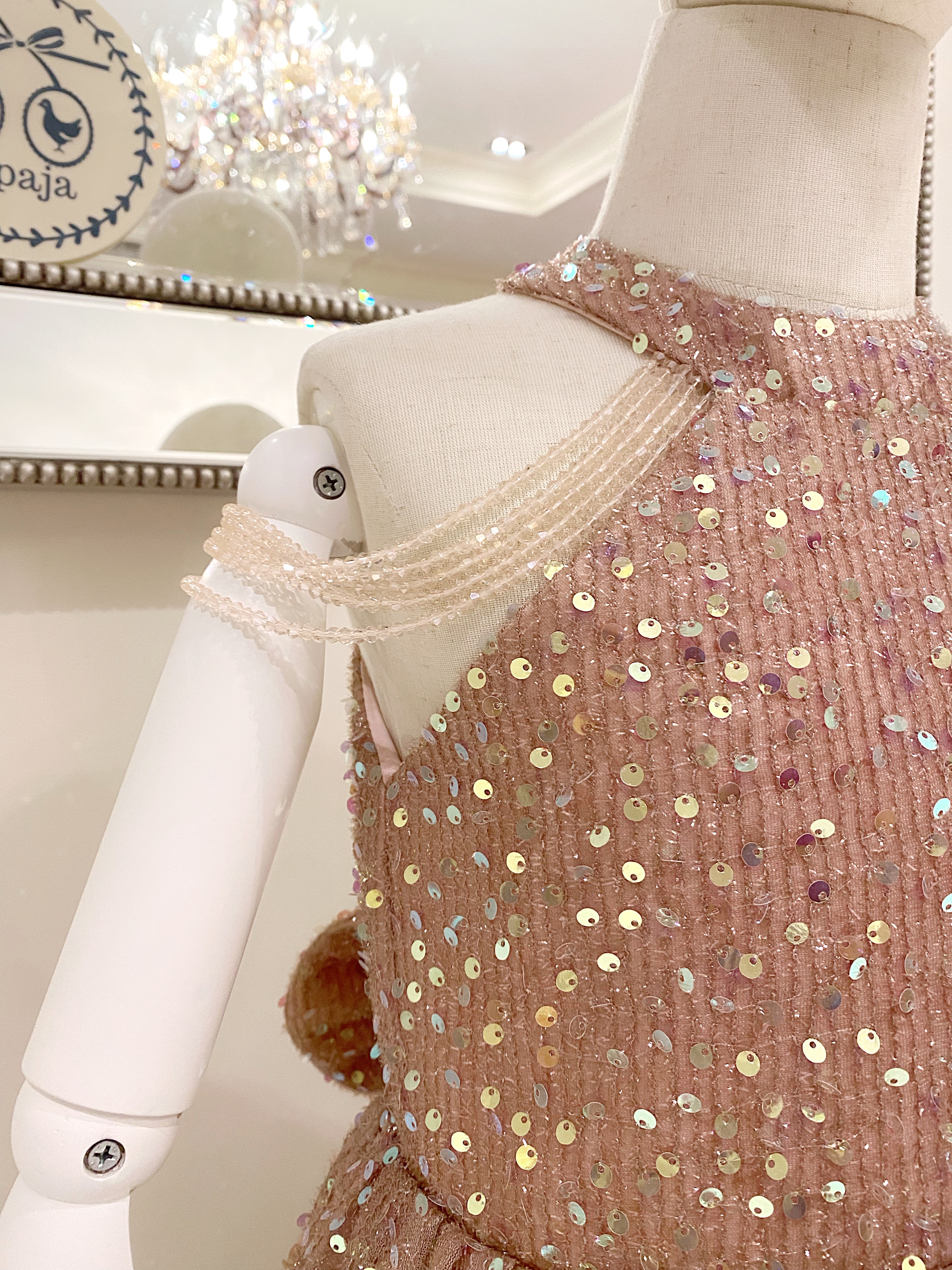 เดรสออกงานราตรียาวแขนล้ำสีชมพูตุ่นผ้าปักเลื่อมวิ้งๆ ทั้งชุด ประดับคริสตัลสุดหรู