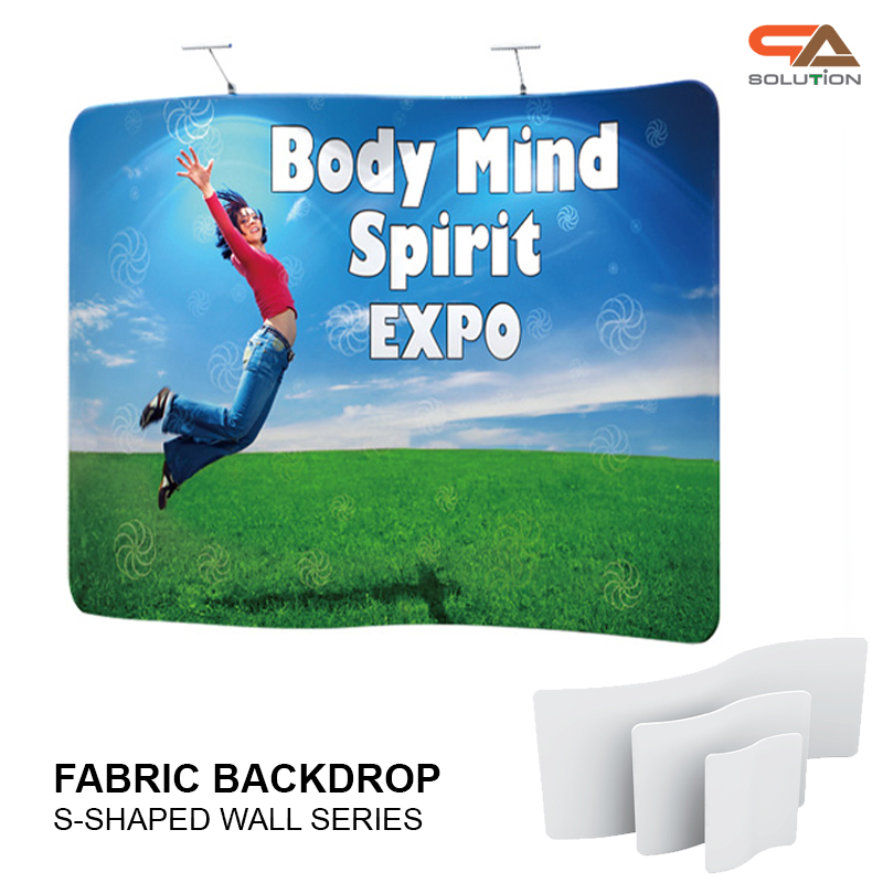 แบคดรอปผ้า Fabric Backdrop รุ่น S shaped ขนาด (W)243.8-596 x (H)228 cm.โครงอะลูมิเนียม ถอดประกอบได้ แถมฟรี! กระเป๋าใส่อุปกรณ์ 1 ใบ