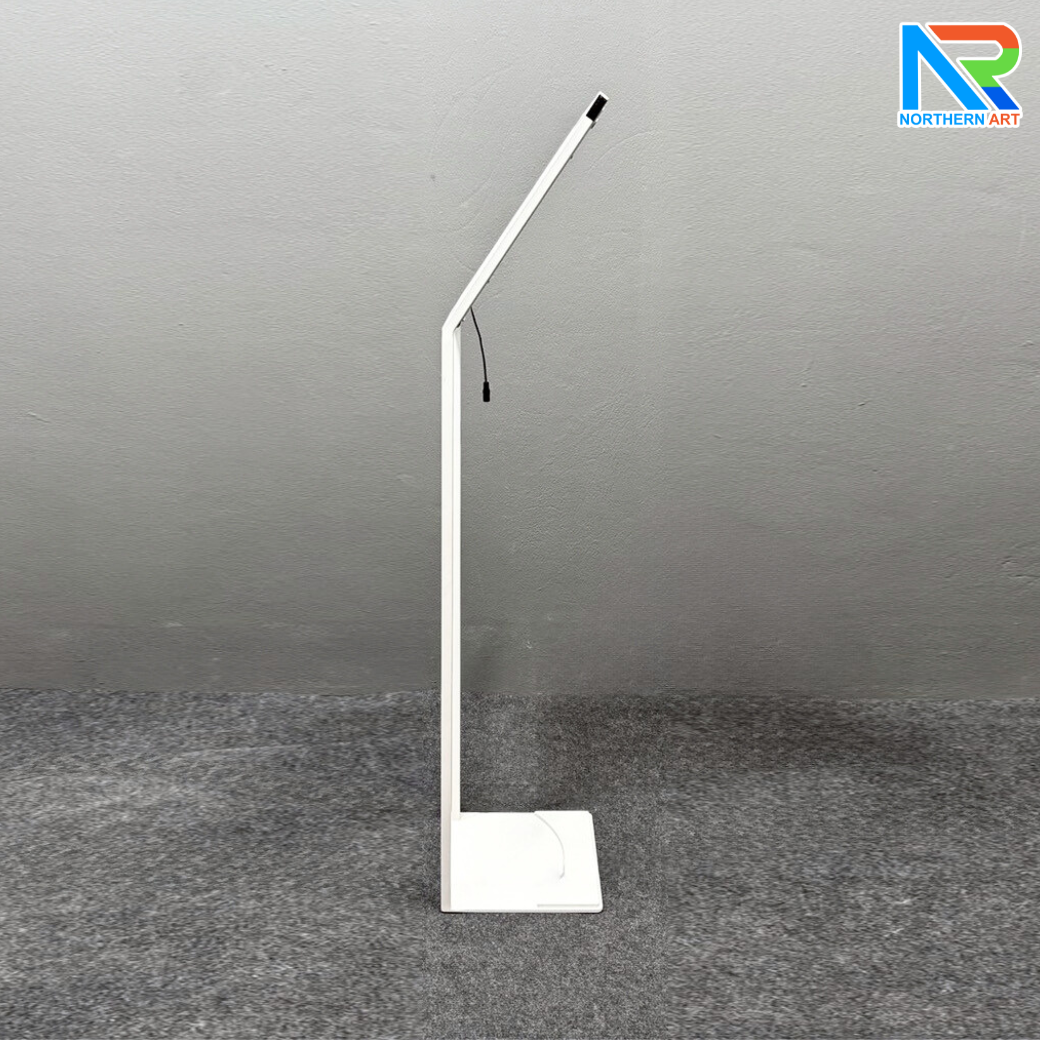 โปสเตอร์สแตนด์ตั้งพื้น LED รุ่นโชว์รูมรถ ขนาด A4 สอดงานพิมพ์ด้านบน วัสดุเหล็ก สีขาว มั่นคงแข็งแรง