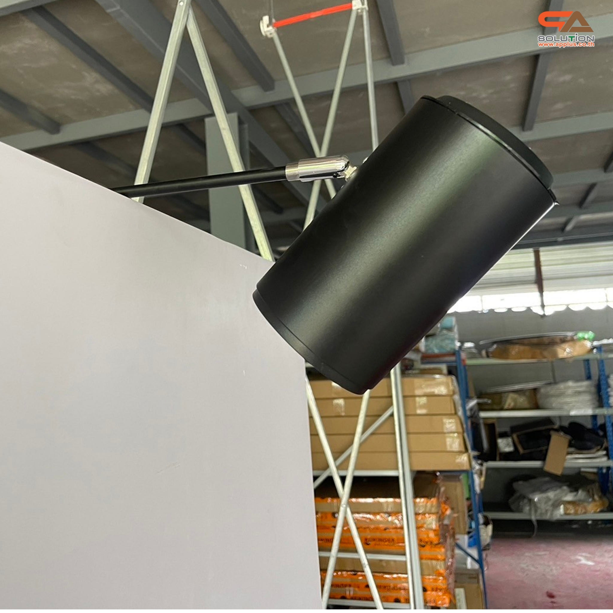 โคมไฟ ทรงกระบอก สีดำ รุ่นหนีบ แสงแดด 30 w ใช้กับโครงแบคดรอบไวนิล