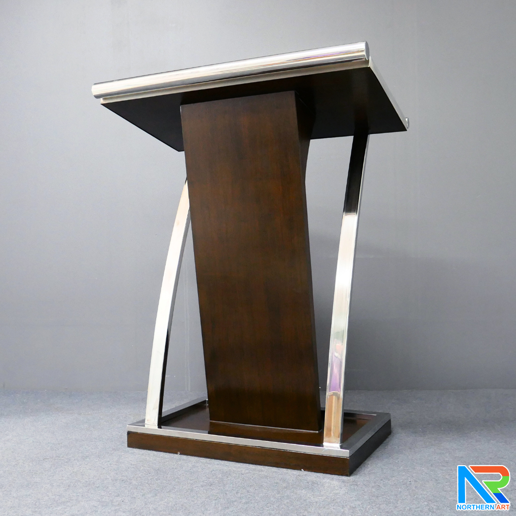 โพเดียมไม้ยืนคู่ Top หุ้มสแตนเลส สีโอ๊คน้ำตาล ขนาด (W) 90x (L) 59 x (H) 120 cm. พร้อมตกแต่งเสาโค้งสแตนเลสเกรด304