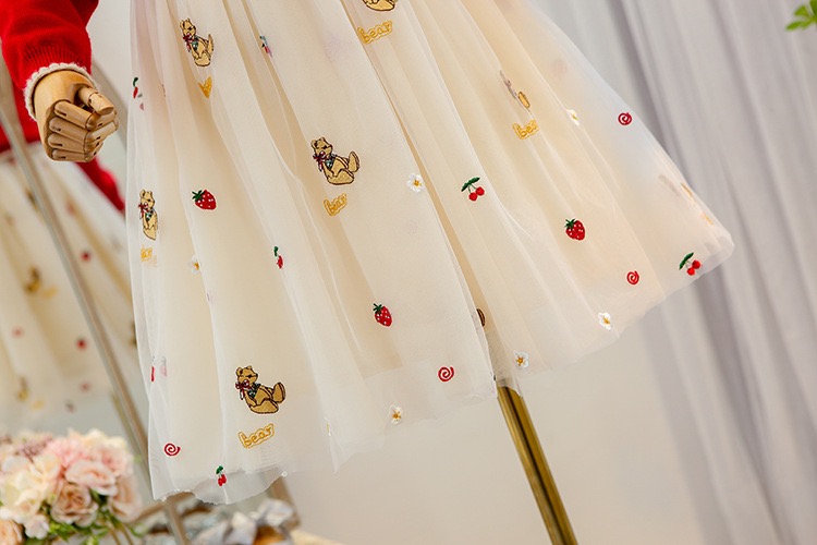 เซตคาร์ดิแกนสีแดงปักหมี Teddy Bear พร้อมเดรสสายเดี่ยวผ้าโปร่งปักลายเข้าธีม