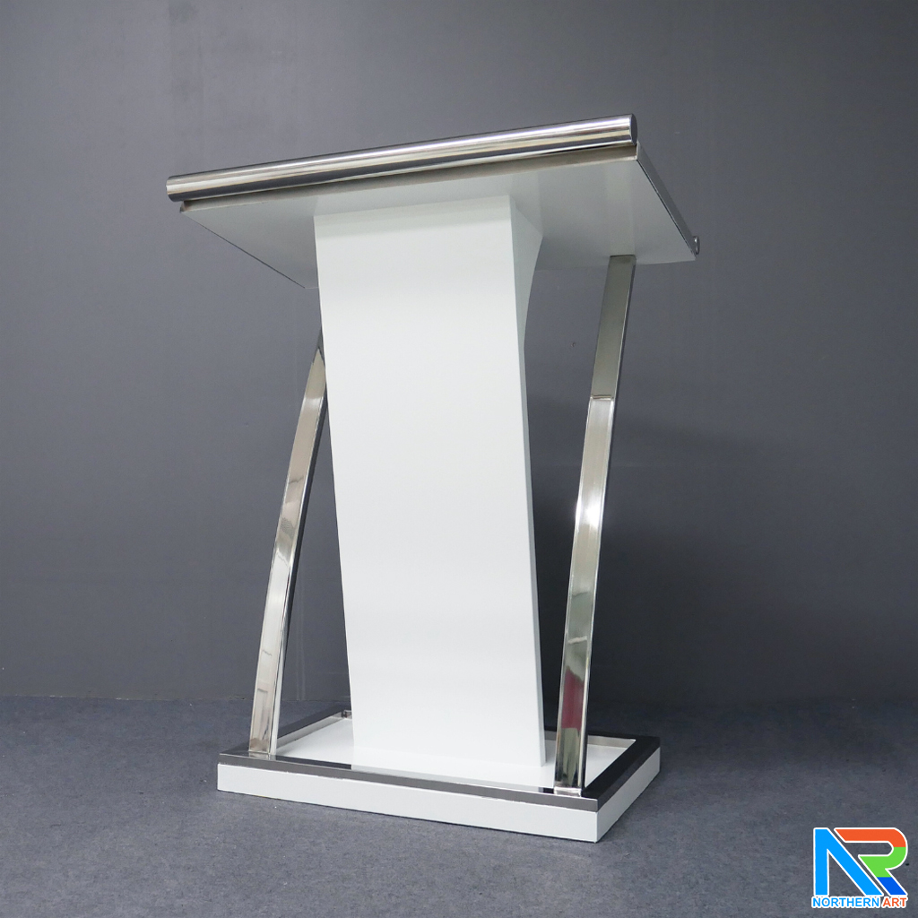 โพเดียมไม้ยืนคู่ Top หุ้มสแตนเลสยืนคู่ สีขาว ขนาด (W) 90x (L) 59 x (H) 120 cm. พร้อมตกแต่งเสาโค้งสแตนเลสเกรด 304