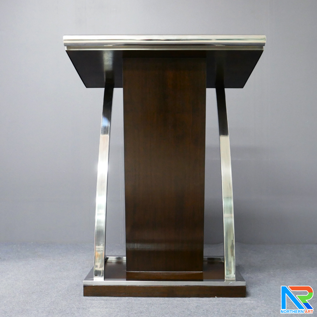 โพเดียมไม้ยืนคู่ Top หุ้มสแตนเลส สีโอ๊คน้ำตาล ขนาด (W) 90x (L) 59 x (H) 120 cm. พร้อมตกแต่งเสาโค้งสแตนเลสเกรด304