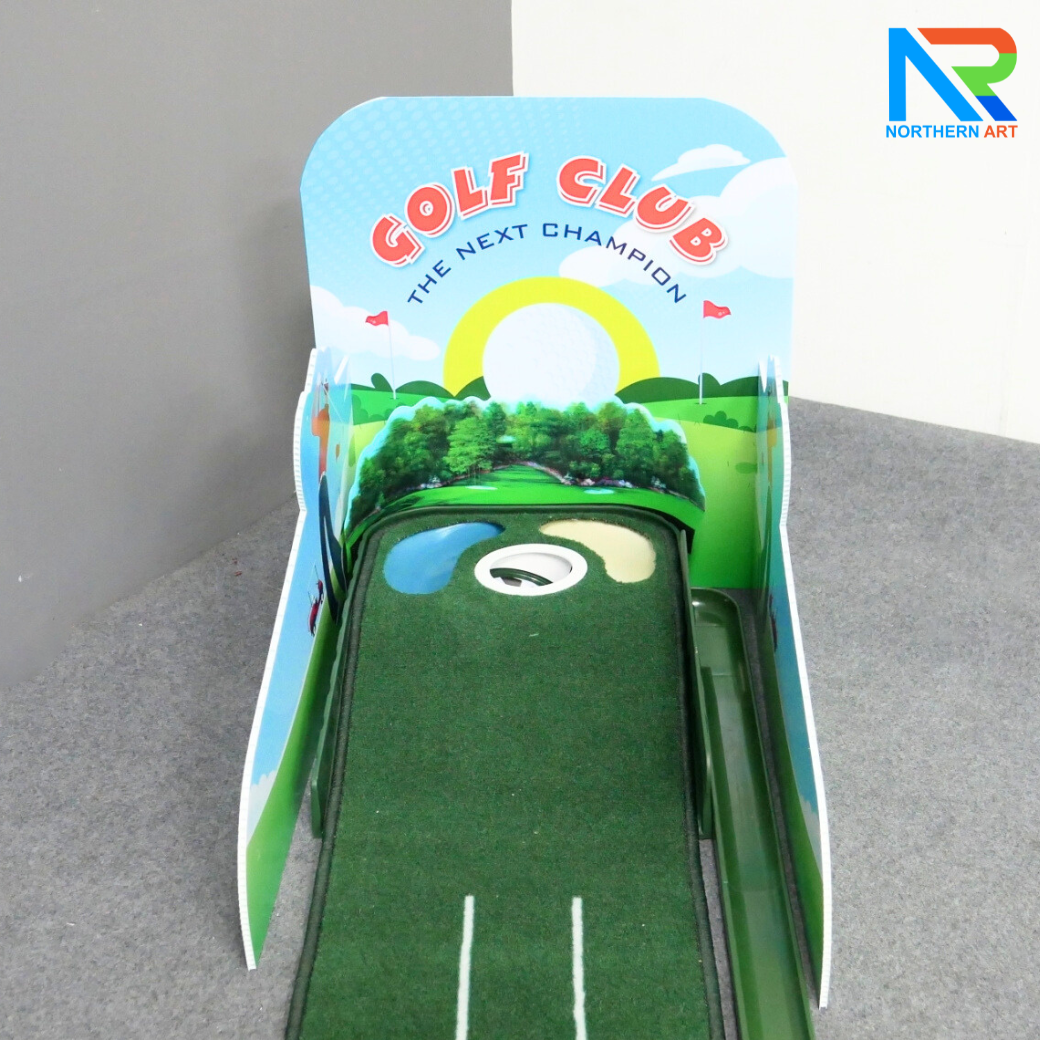 เกมส์กอล์ฟ ขนาด (W)30 x (L)284 x (H)10 cm. พร้อมไม้พัตเตอร์ปรับระดับได้ 1 อัน และลูกกอล์ฟโฟม 10 ลูก