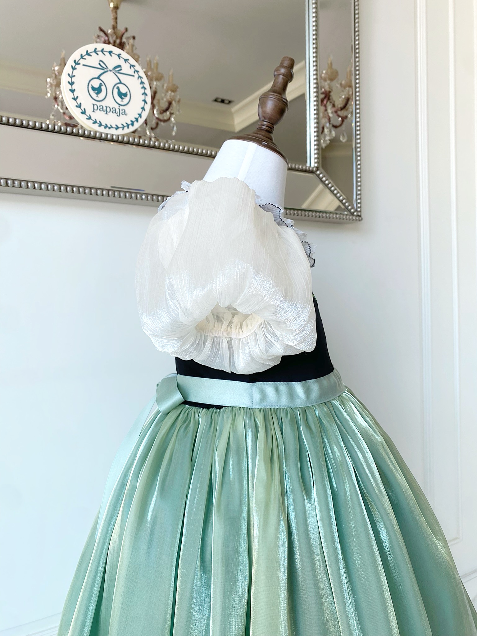 ชุดเจ้าหญิงอันนากระโปรงเขียวอ่อน รุ่นคลาสสิค งานสวยหรู