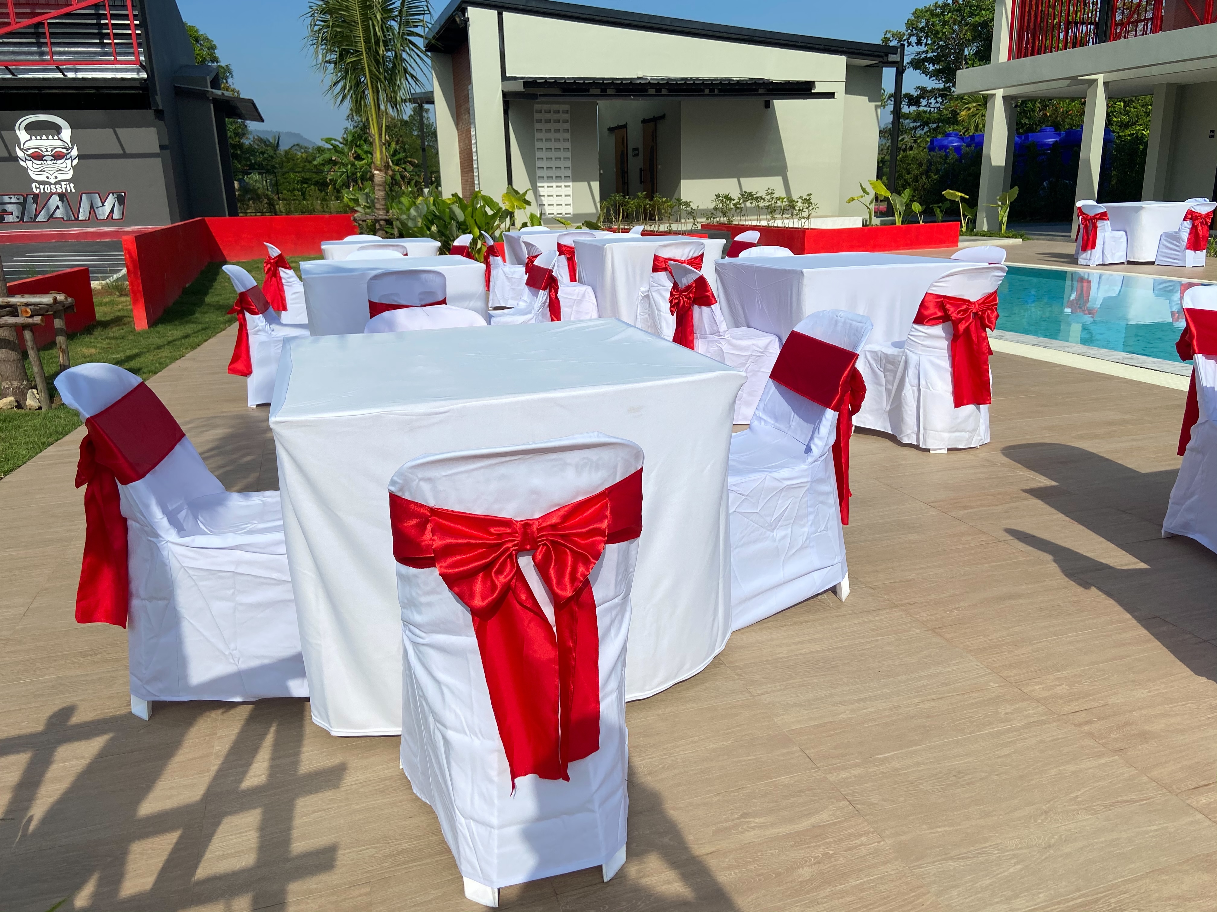 โต๊ะเหลี่่ยม1เมตร พร้อมเก้าอี้ (โต๊ะไม้) เหมาะสำหรับงานจัดเลี้ยงประเภทต่างๆ