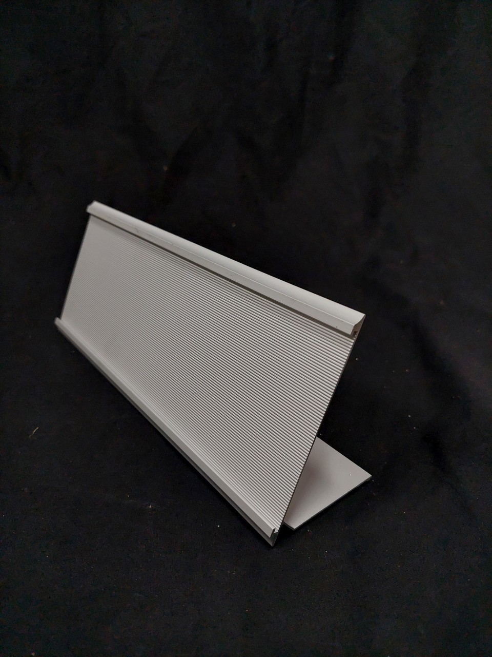 ป้ายชื่อตั้งโต๊ะ ป้ายสอด ขนาด 9.5x24 ซม. สีเงิน วัสดุ อะลูมิเนียม สีบรอนซ์เงิน