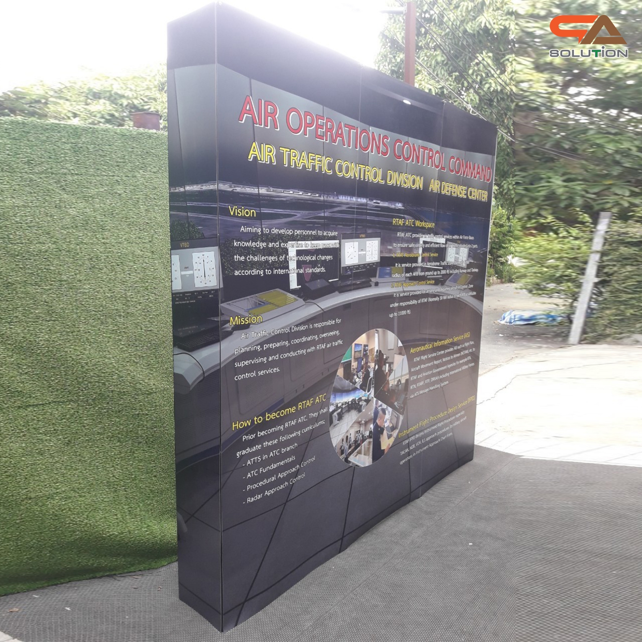 BACK DROP ฉากแบคดรอป รุ่นเหลี่ยม แบบตรง โครงอะลูมิเนียมพร้อมงานพิมพ์ + โคมไฟ 2 ชุด และกระเป๋าล้อลาก 1 ใบ