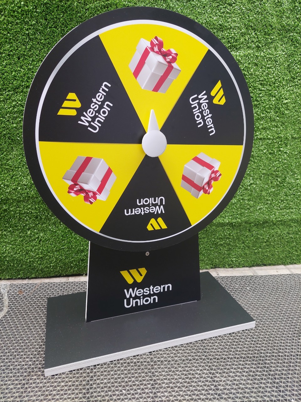 เกมส์วงล้อตั้งโต๊ะ ขนาดวงล้อ 50 ซม. สูง 61.5 ซม. วัสดุพลาสวูดสีขาว หนา 8-15 มม. ถอดประกอบได้