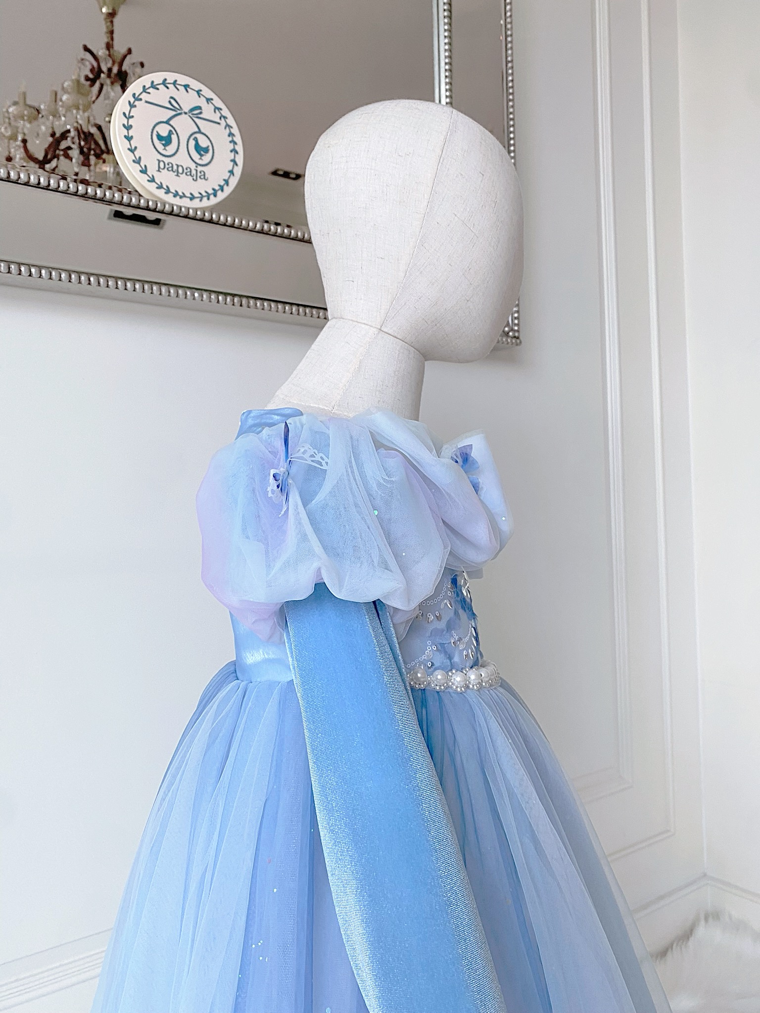 ชุดเจ้าหญิงซินเดอเรลล่า ประดับโบว์กลางอก ปักไข่มุกและเพชร