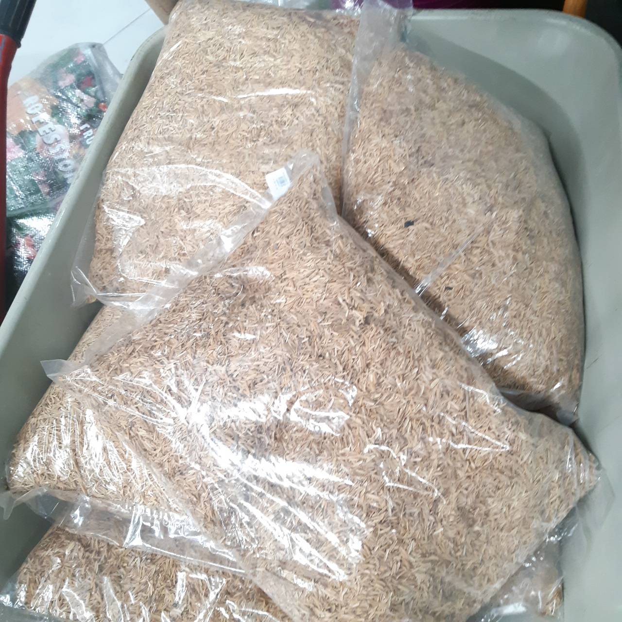 แกลบดิบ ขนาด 5 ลิตร. จำนวน 3 ถุง