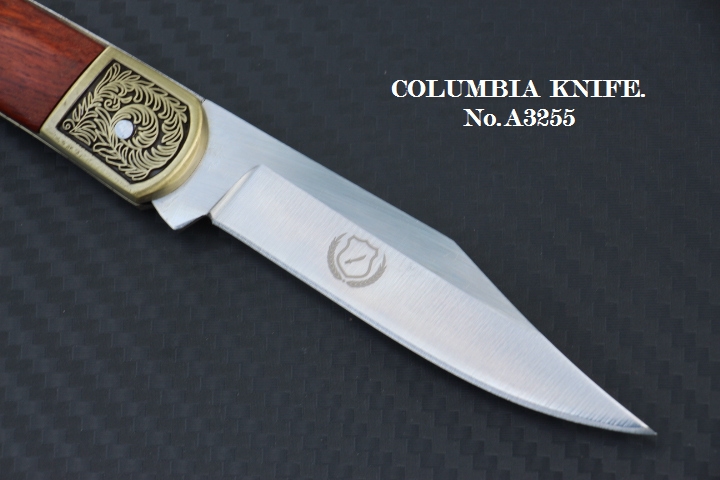 มีดพับทรงคลาสสิค COLUMBIA No.A3255 ด้ามไม้แท้ + ทองเหลืองแกะลายไม้เลื้อย