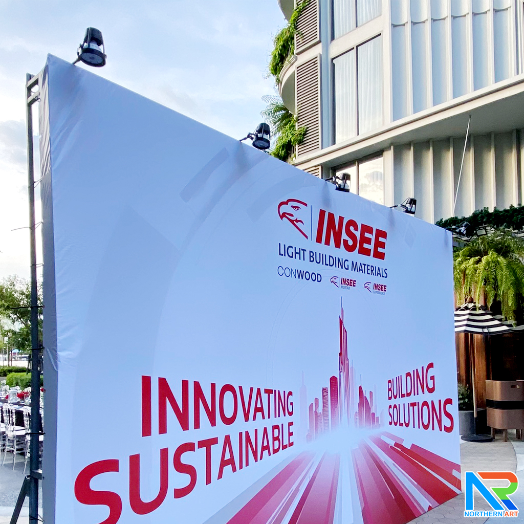 เช่าแบคดรอบไวนิล ขนาด (W)310-600 x (H)200-300 cm. โครงเหล็กพร้อมขาค้ำยัน เหมาะกับงานภายนอกอาคาร