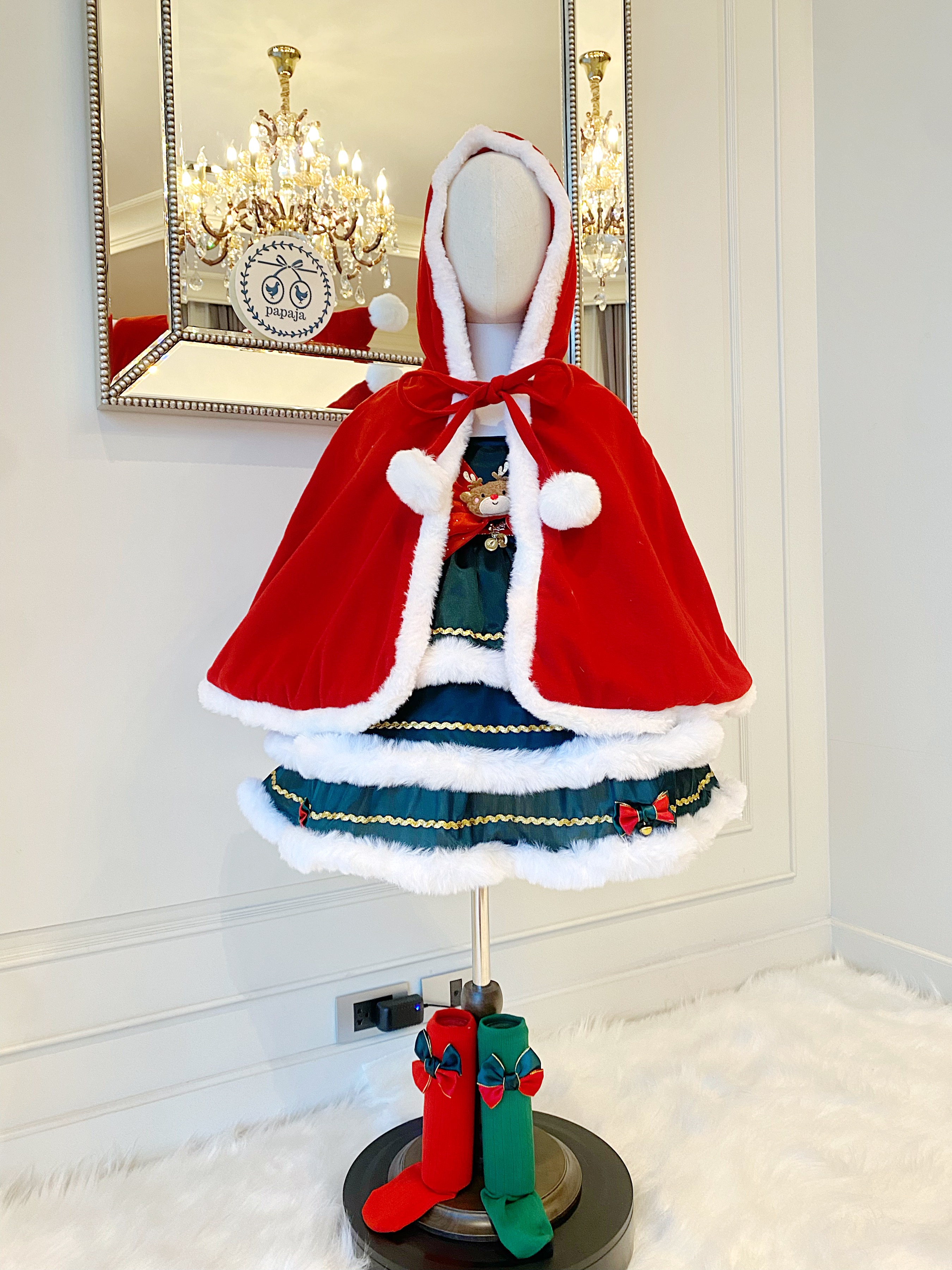 เสื้อคลุมคริสต์มาสมีฮู้ด X'Mas สีแดง ด้านในบุผ้าฟรีซใส่กันหนาวได้ งานพรีเมี่ยม (เฉพาะเสื้อคลุม)