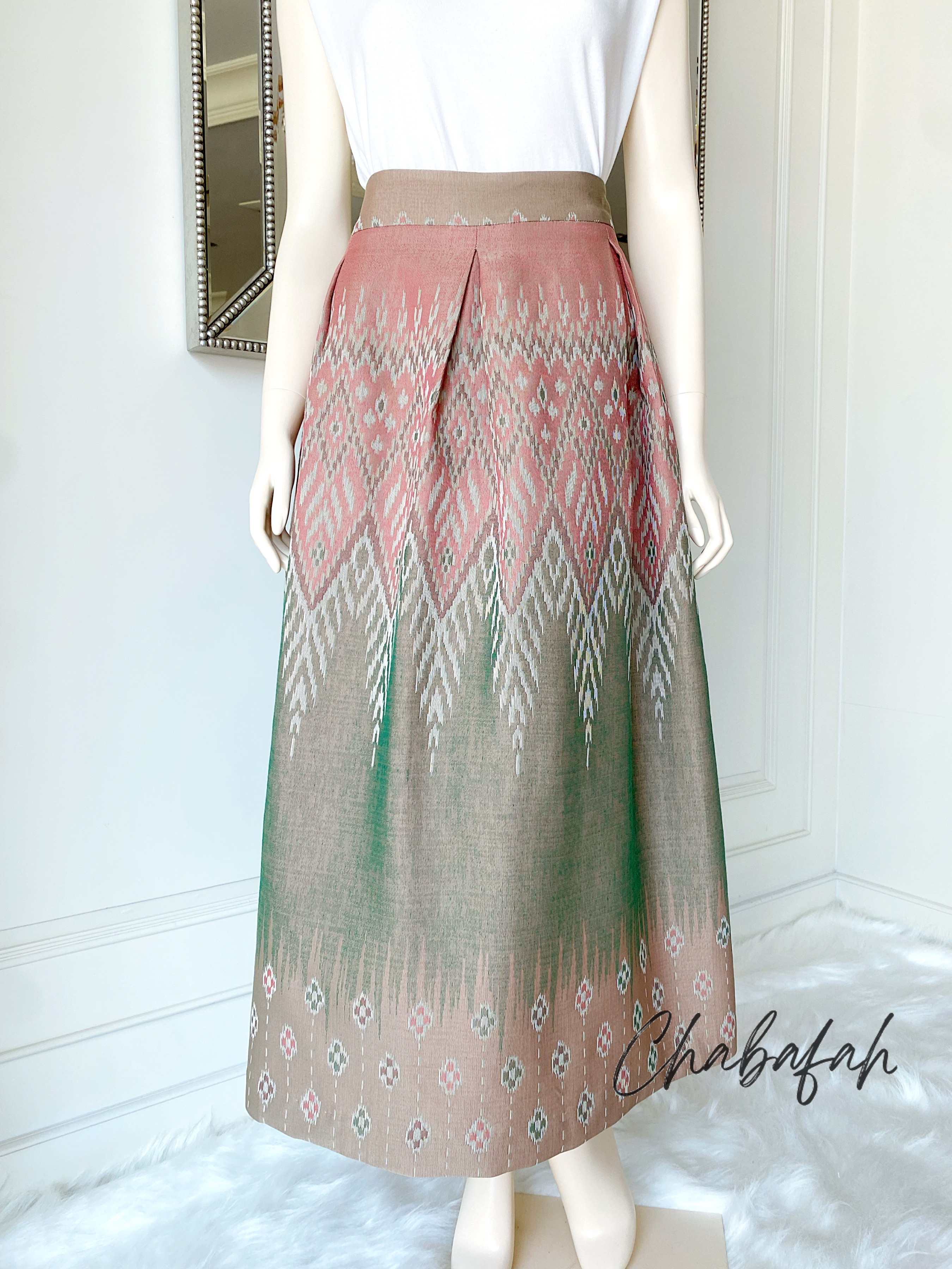 (No. 011) กระโปรงผ้าฝ้ายไทยทอเครื่อง ลายซากุระโทนสีเขียวตุ่นสลับน้ำตาล สวยผู้ดี ทรงทวิส แบรนด์ Chabafah (ชบาฟ้า)