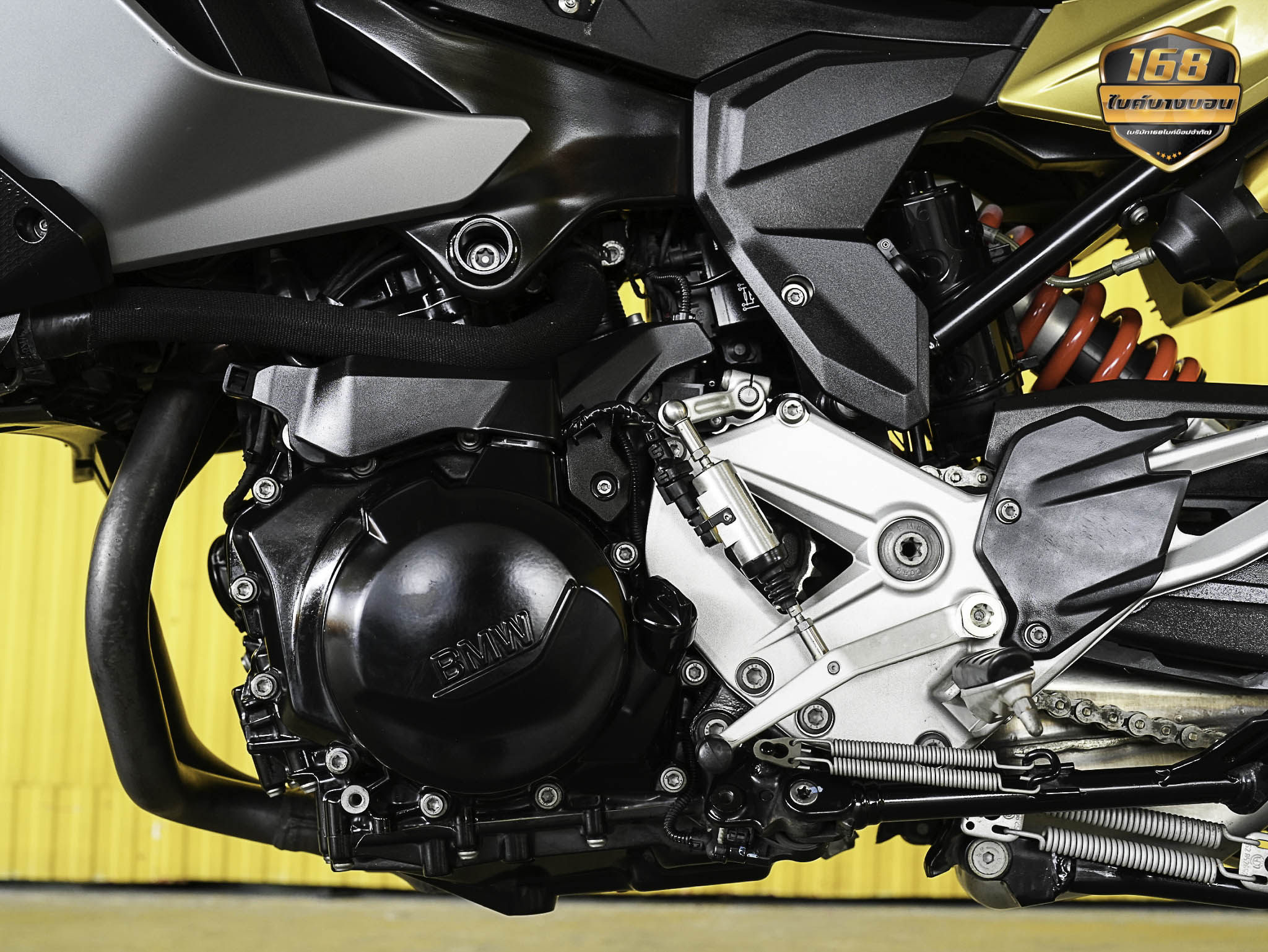 BMW F 900 XR Gold Metallic ปี 2022 ฟรีดาวน์ ออกรถใช้เงิน 0 บาท
