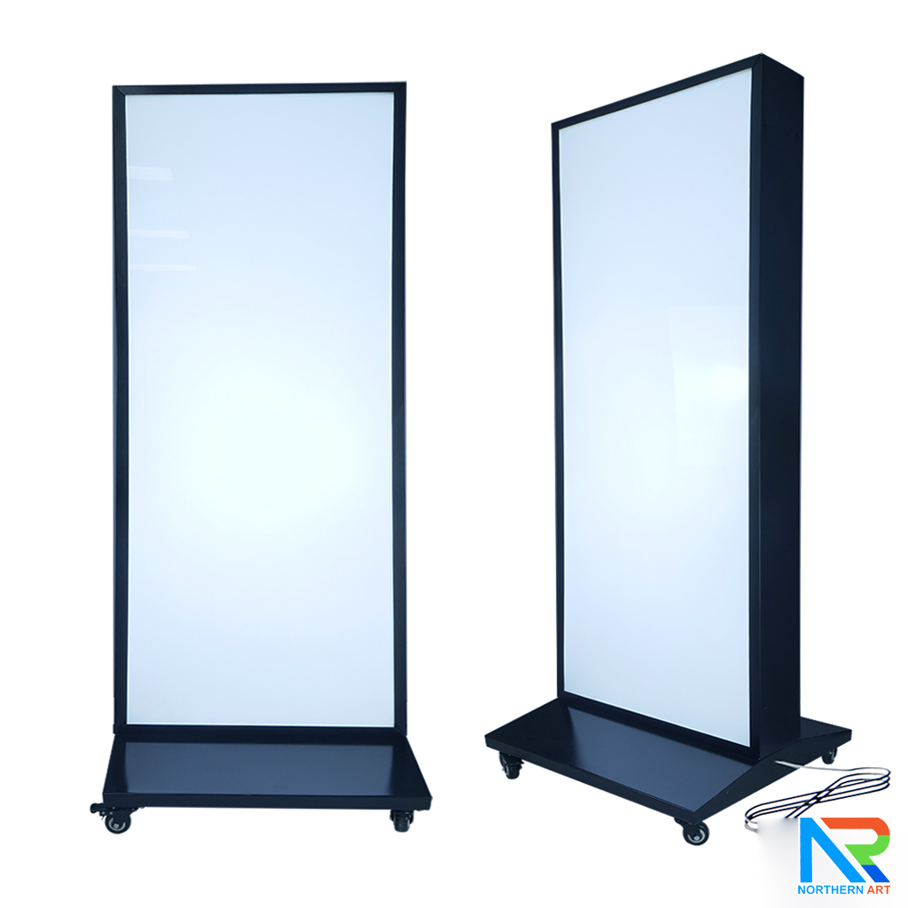 ตู้ไฟ LED ตั้งพื้น ฐานSLOPE ขนาด 60x160 ซม.โครงเหล็กพร้อมแผ่นซิงค์ สีดำ แผ่นอะคริลิค 2 แผ่น โชว์งานพิมพ์ 2 ด้าน มีล้อเลื่อน เคลื่อนย้ายสะดวก